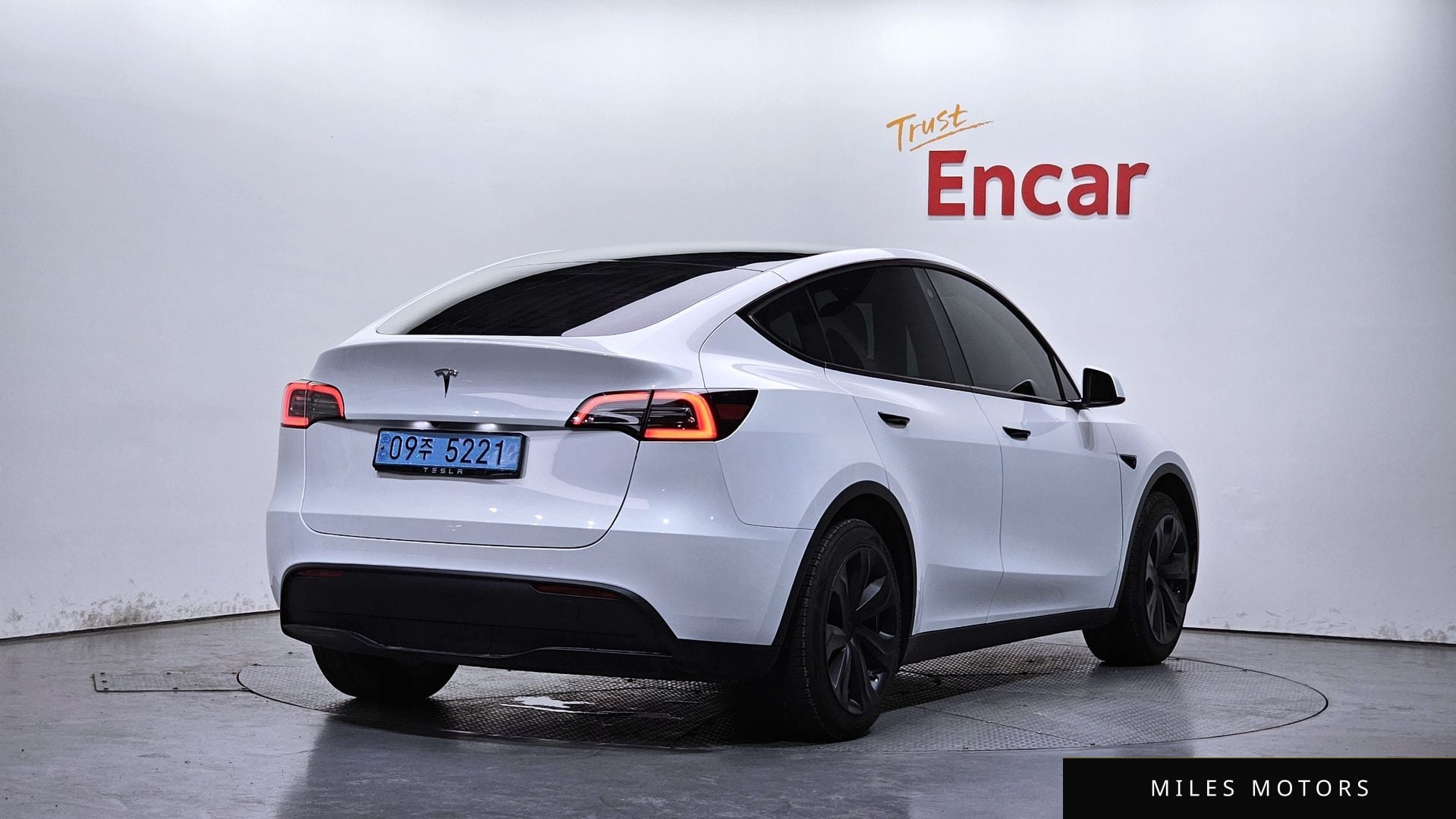 Tesla Model Y 2023 — фото 1 из 12