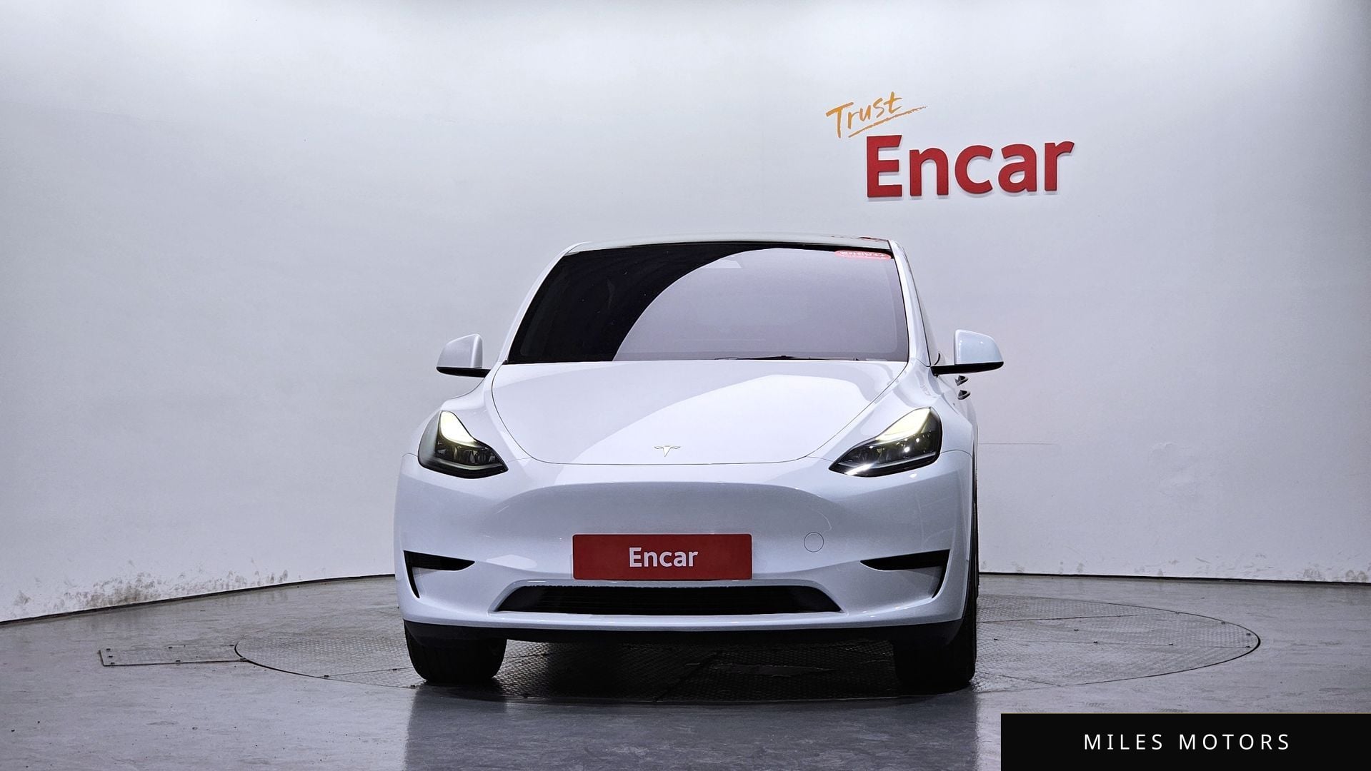 Tesla Model Y 2023 — миниатюра 2