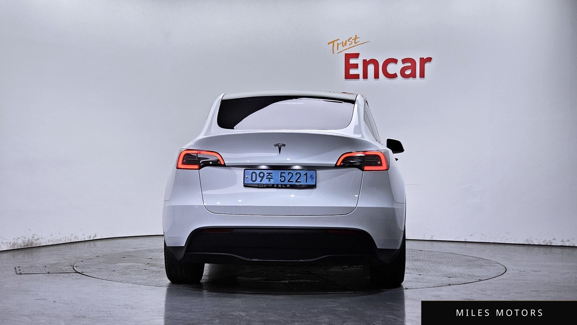 Tesla Model Y 2023 — миниатюра 3