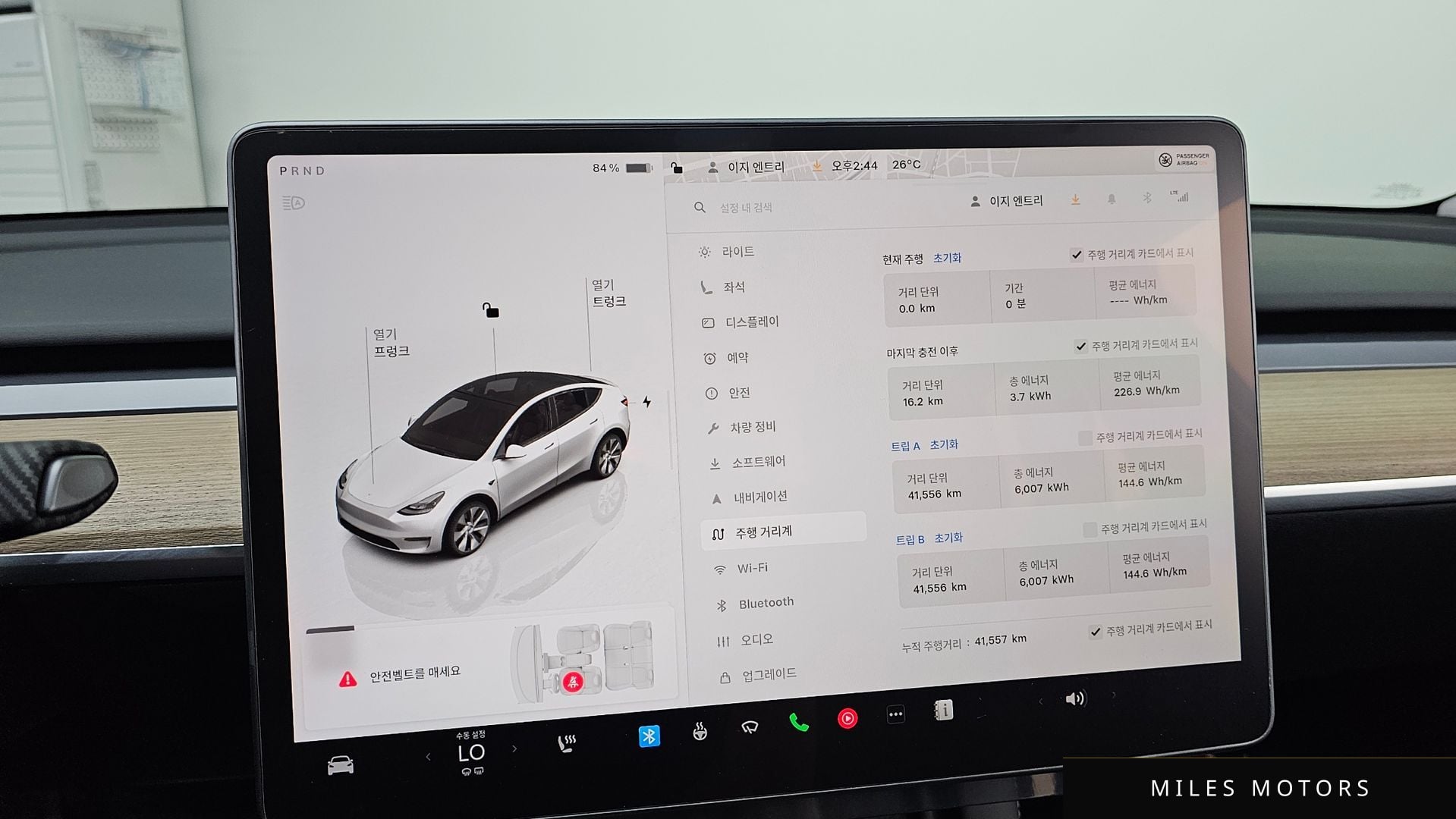 Tesla Model Y 2023 — миниатюра 10