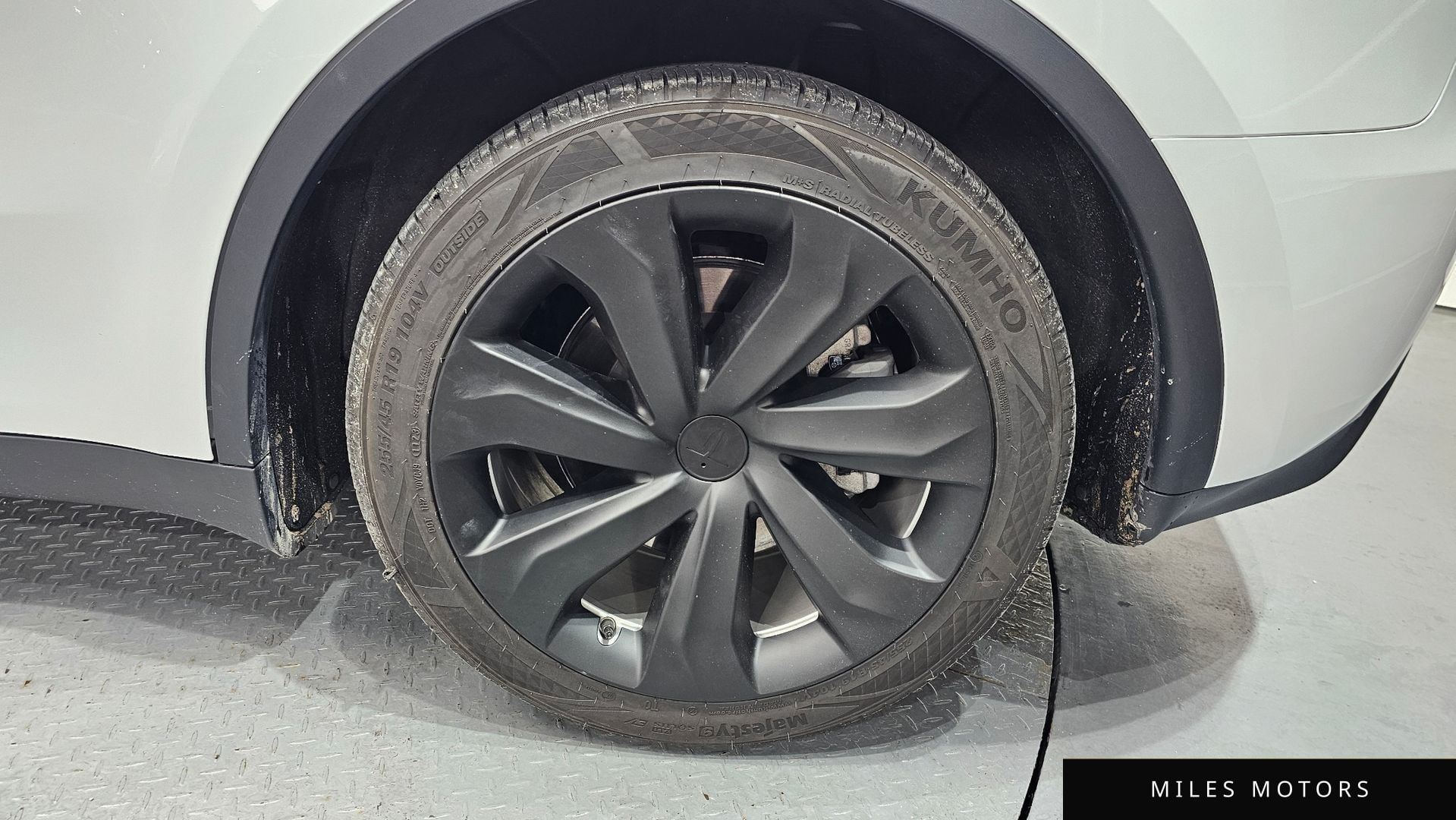 Tesla Model Y 2023 — миниатюра 6