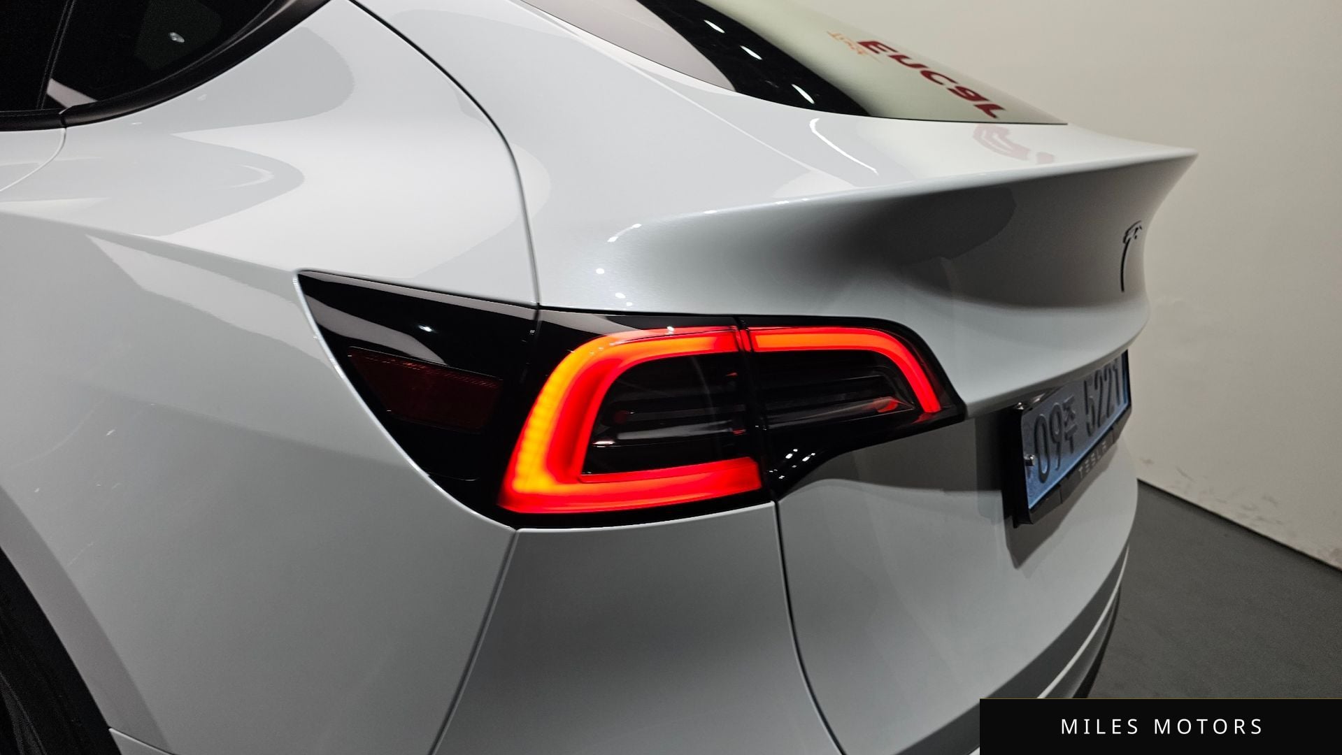 Tesla Model Y 2023 — миниатюра 8