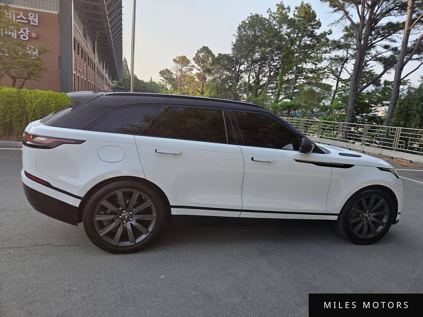 Land Rover Range Rover Velar 2019 — миниатюра 3