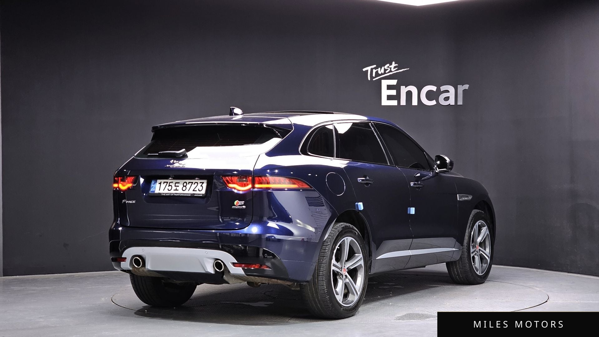 Jaguar F-PACE 2018 — миниатюра 2