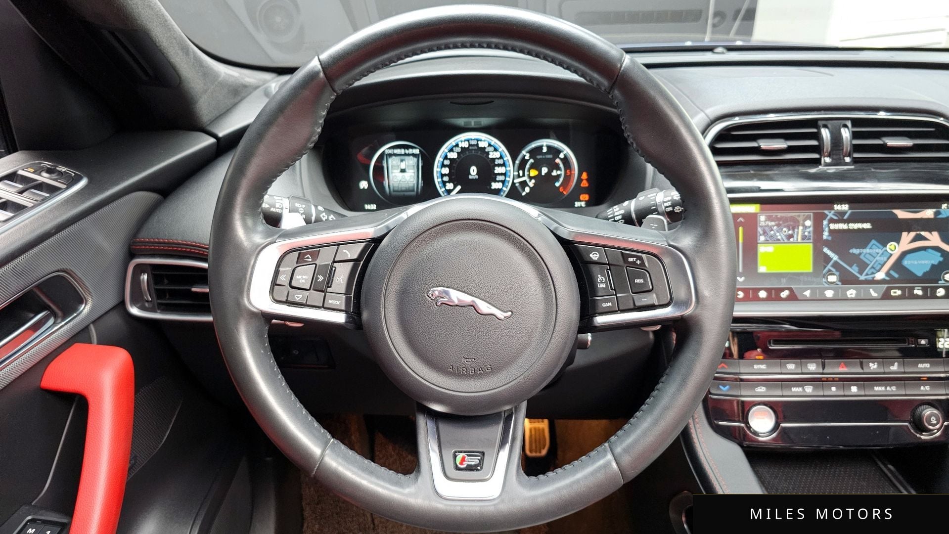 Jaguar F-PACE 2018 — миниатюра 12
