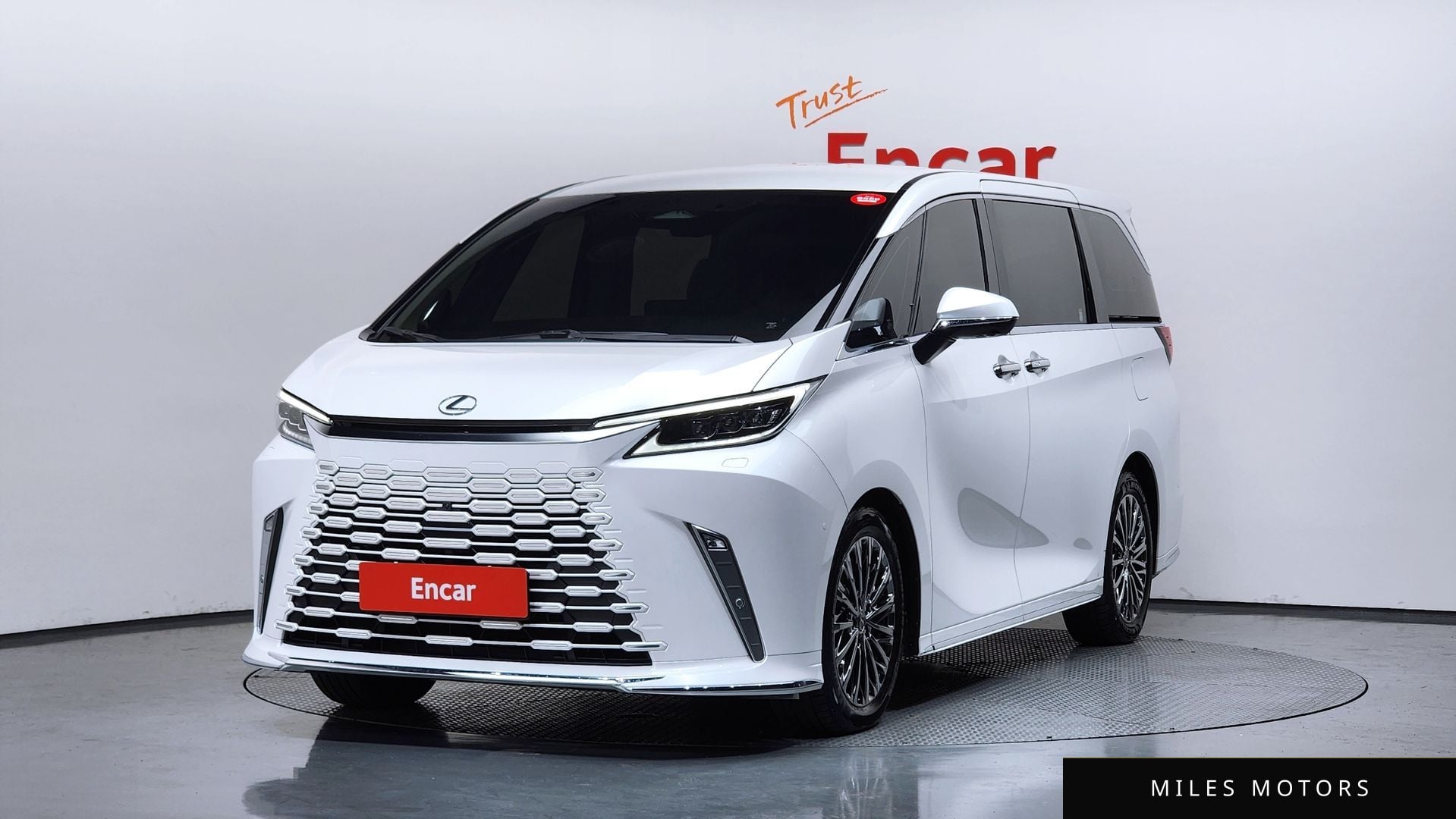 Лексус LM 2025