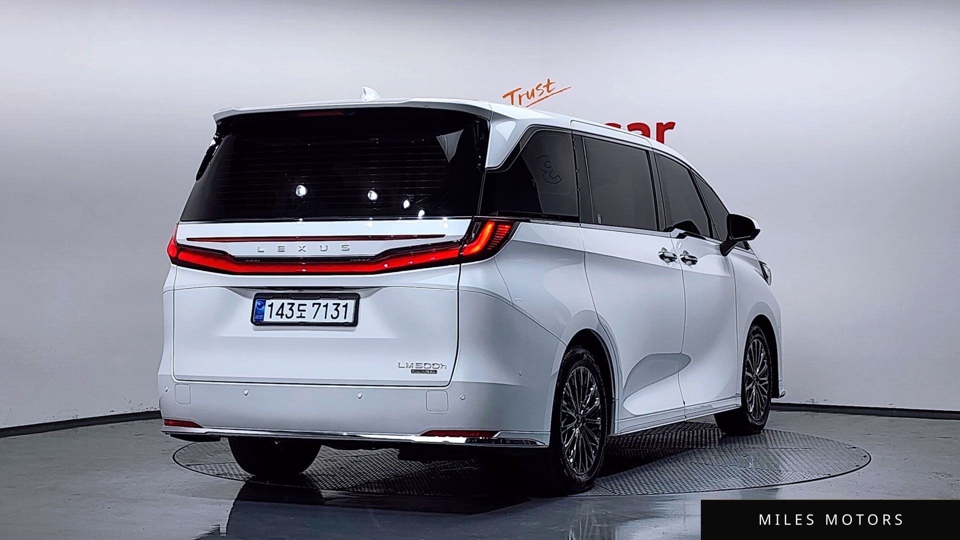 Лексус LM 2025 — миниатюра 2