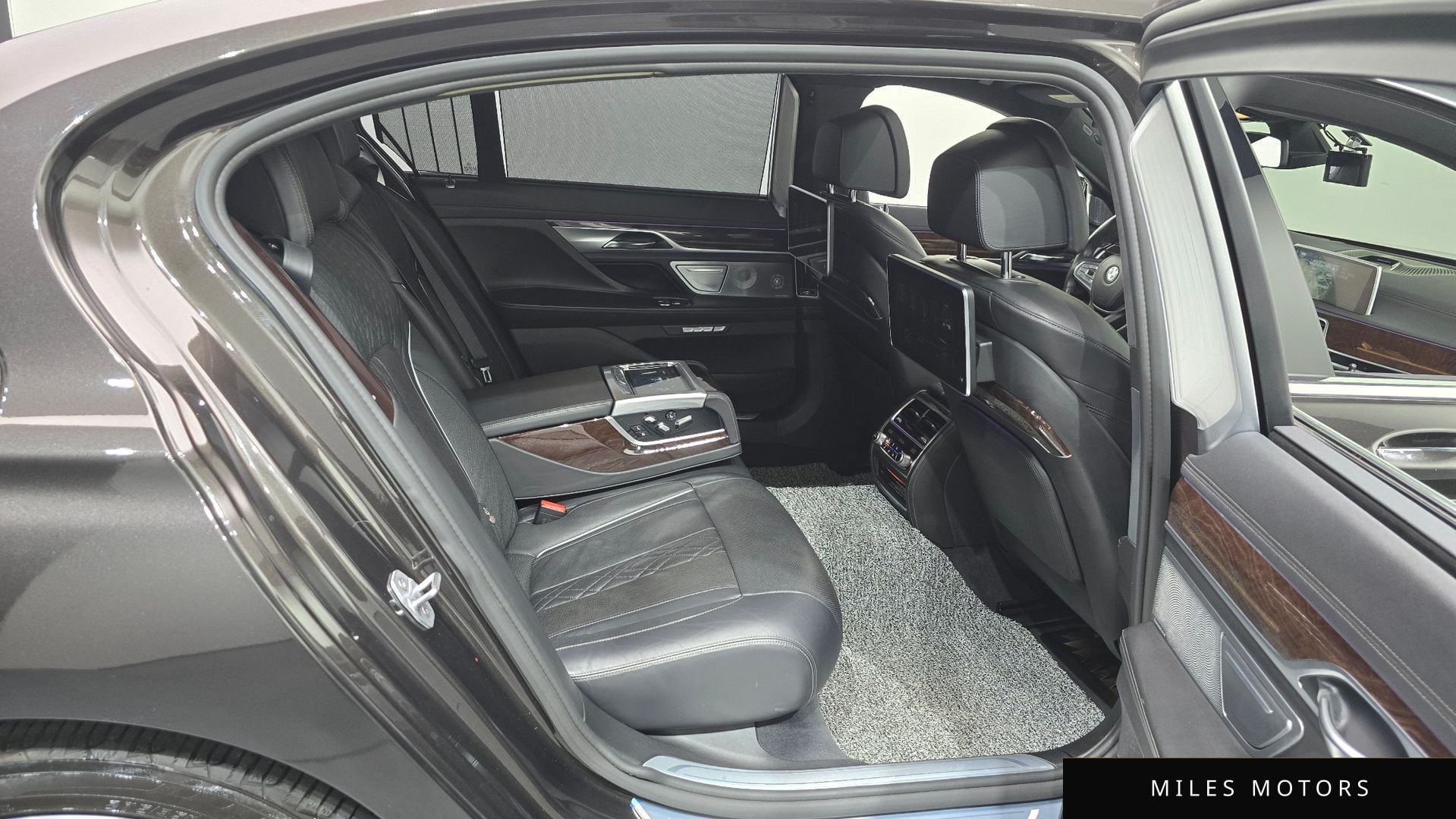 BMW 7 Series (G11) 2016 — миниатюра 11