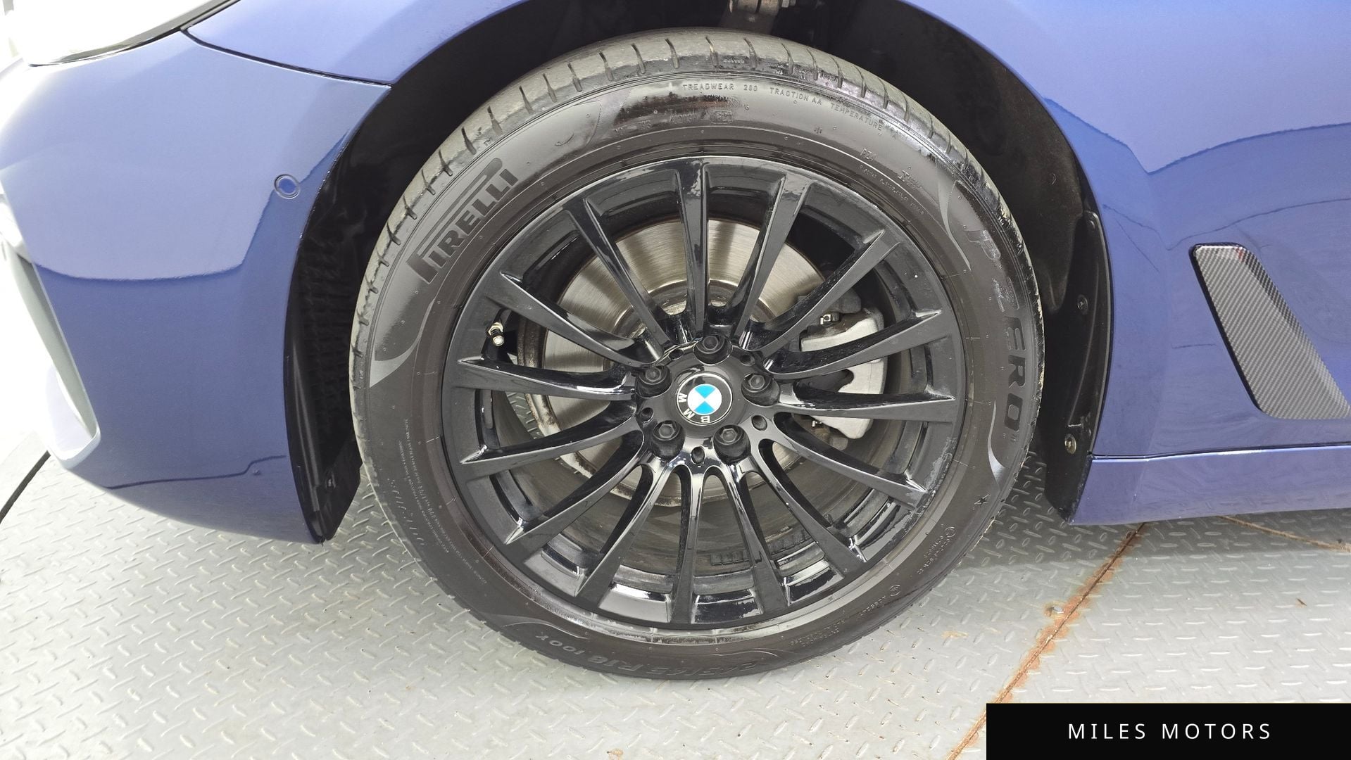 BMW 5 Series (G30) 2020 — миниатюра 5