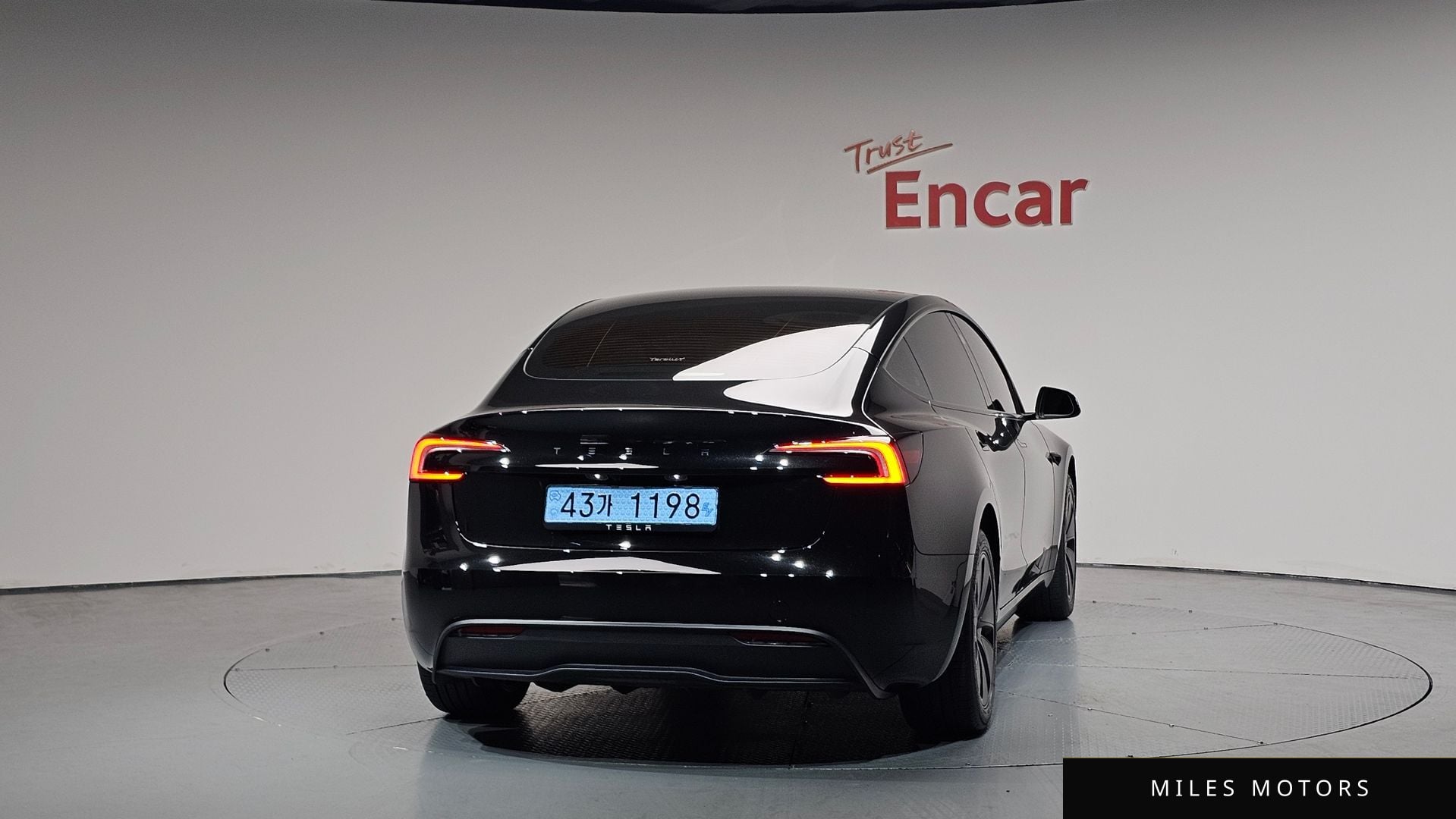Tesla Model 3 2025 — миниатюра 3