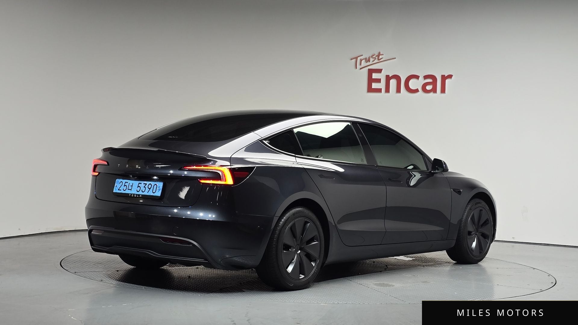Tesla Model 3 2024 — фото 1 из 12