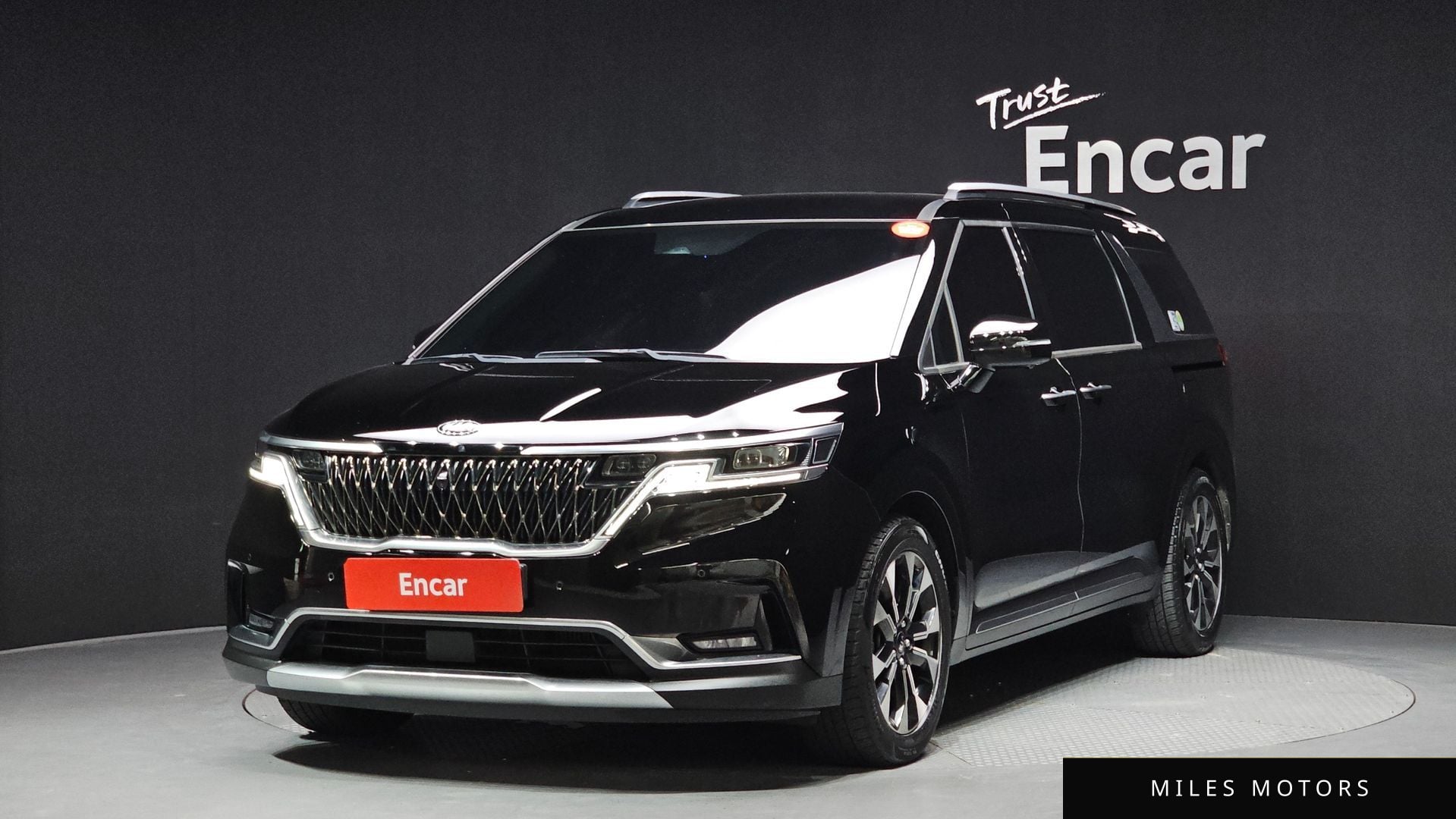 Kia Carnival 2021 — фото 1 из 12