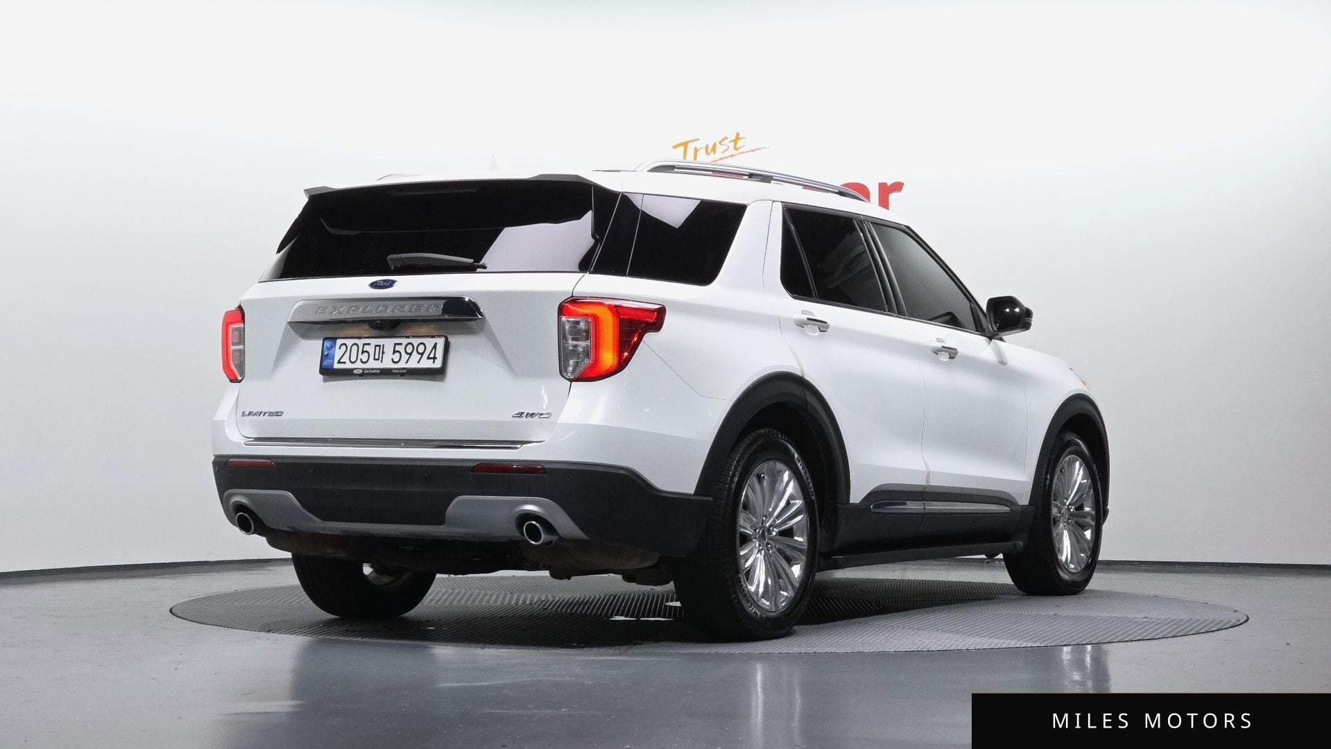 Ford Explorer 2021 — миниатюра 2