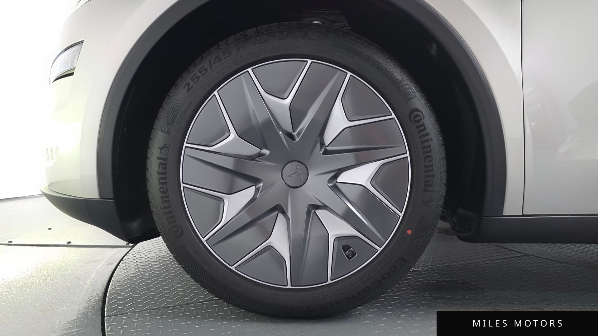Tesla Model Y 2026 — миниатюра 4