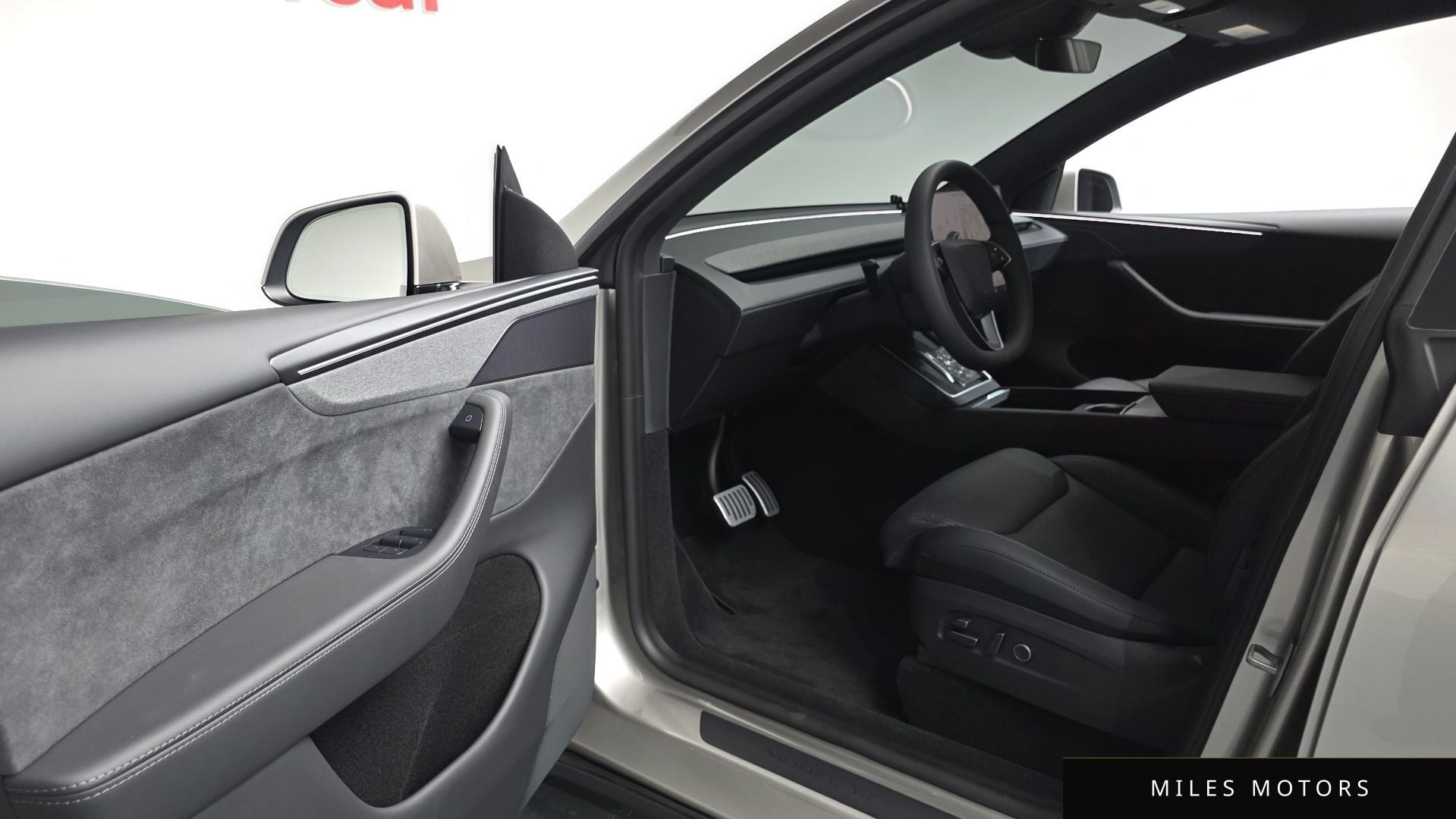 Tesla Model Y 2026 — миниатюра 12