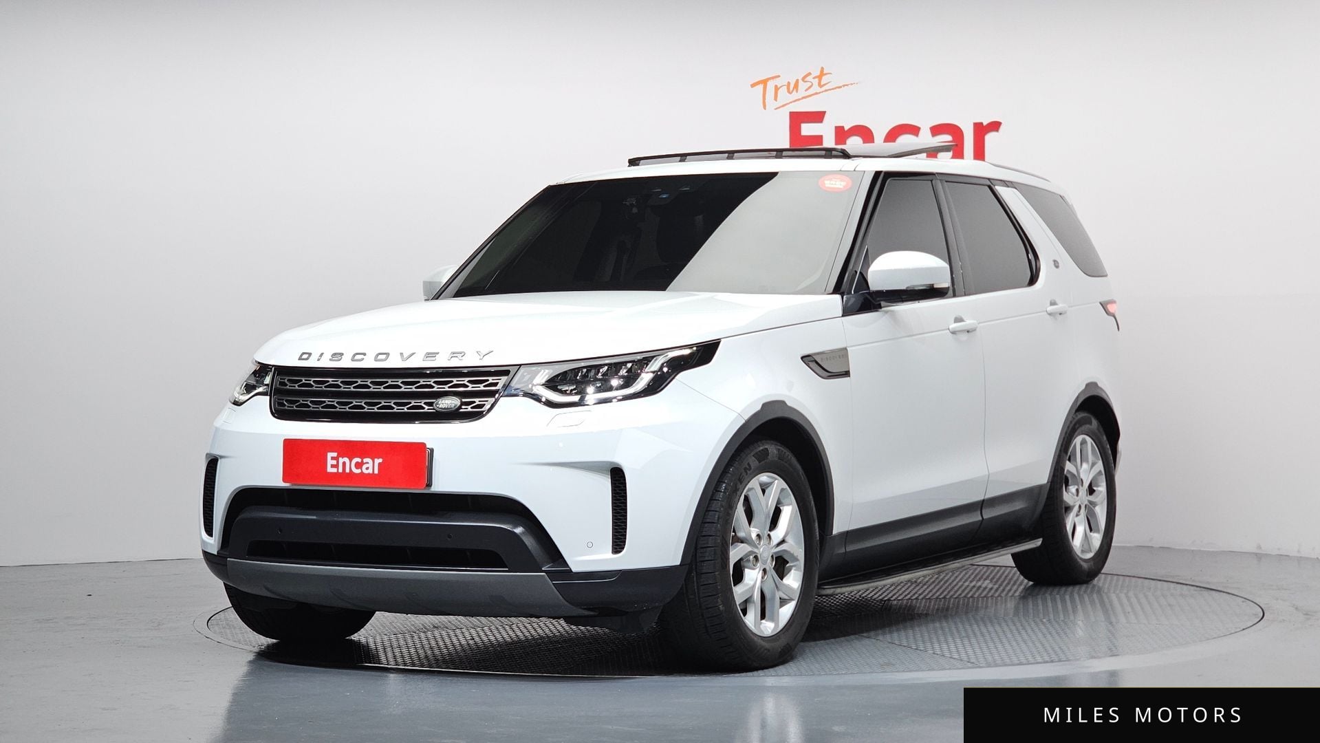 Land Rover Discovery 2018 — фото 1 из 12