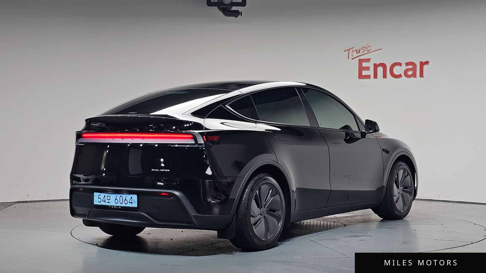 Tesla Model Y 2025 — фото 1 из 12