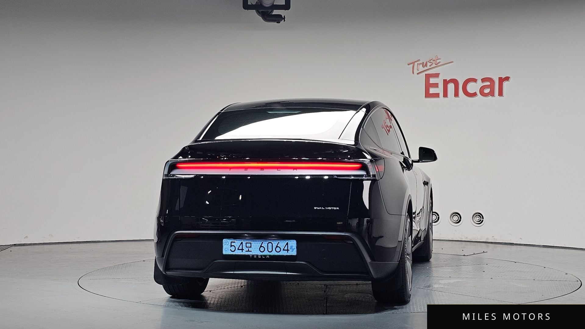 Tesla Model Y 2025 — миниатюра 3