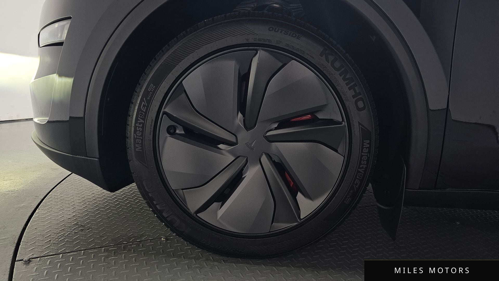 Tesla Model Y 2025 — миниатюра 4
