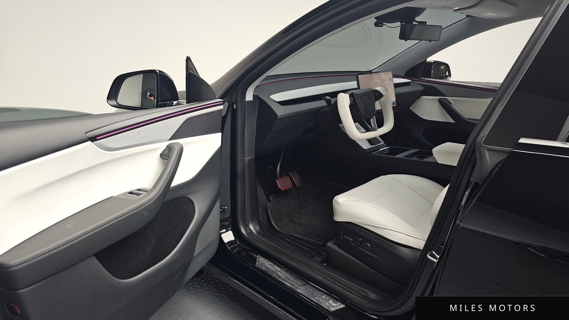 Tesla Model Y 2025 — миниатюра 12