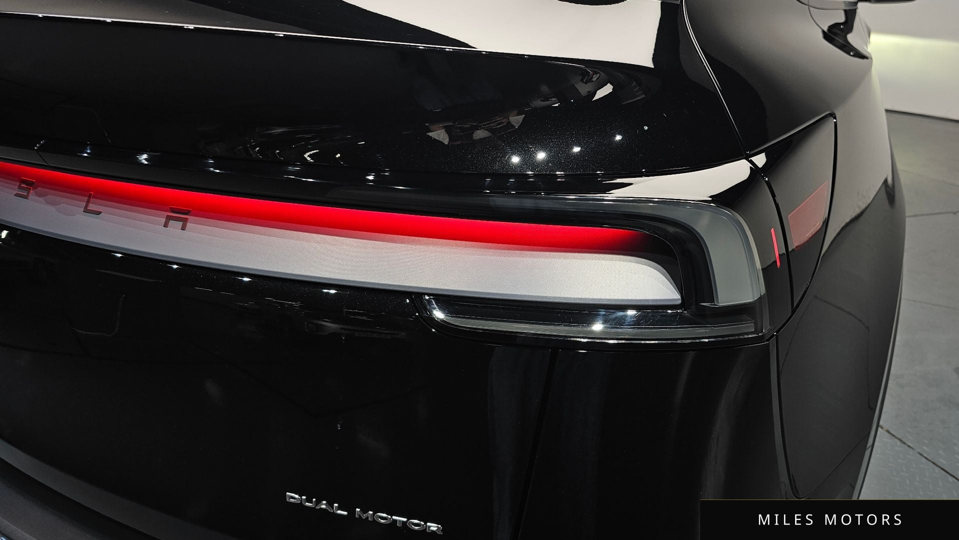 Tesla Model Y 2025 — миниатюра 8