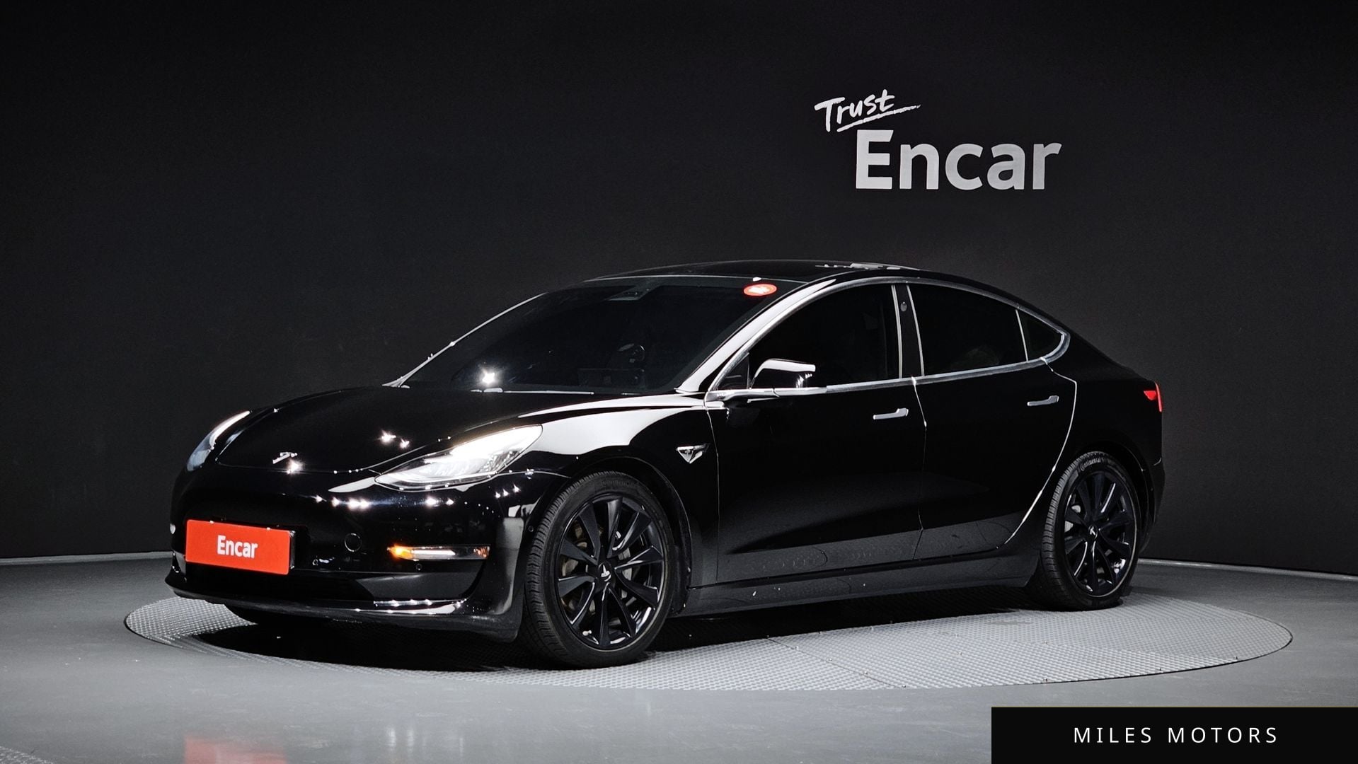 Tesla Model 3 2020 — фото 1 из 12