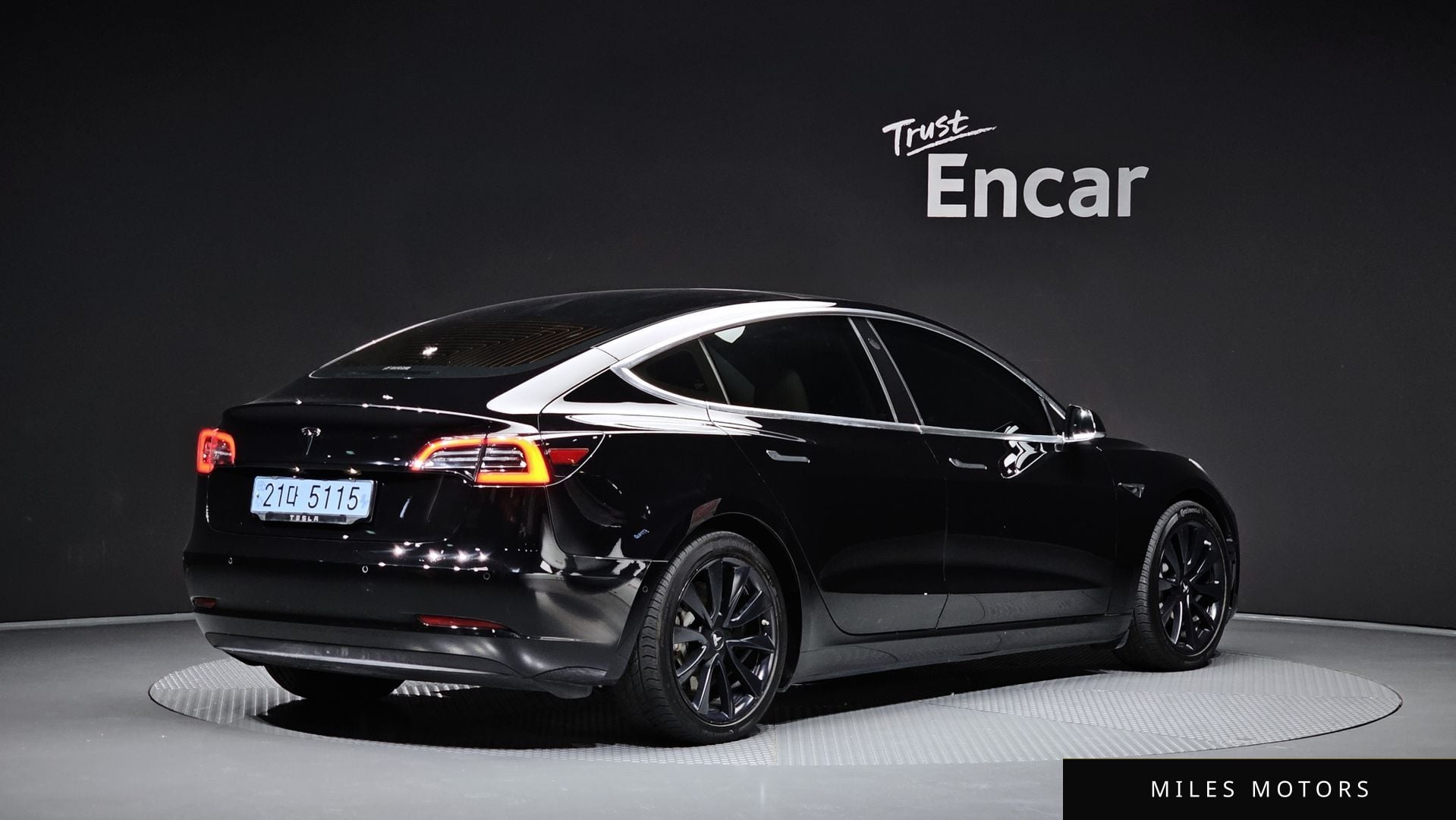 Tesla Model 3 2020 — миниатюра 2