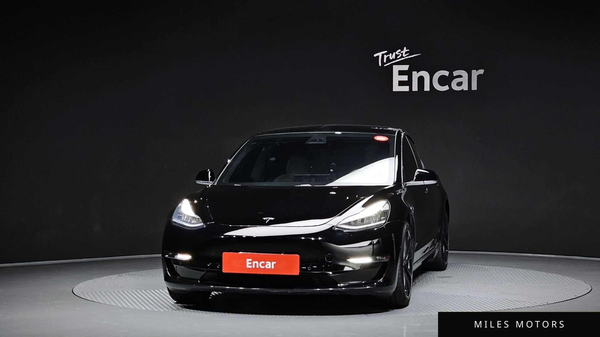 Tesla Model 3 2020 — миниатюра 3