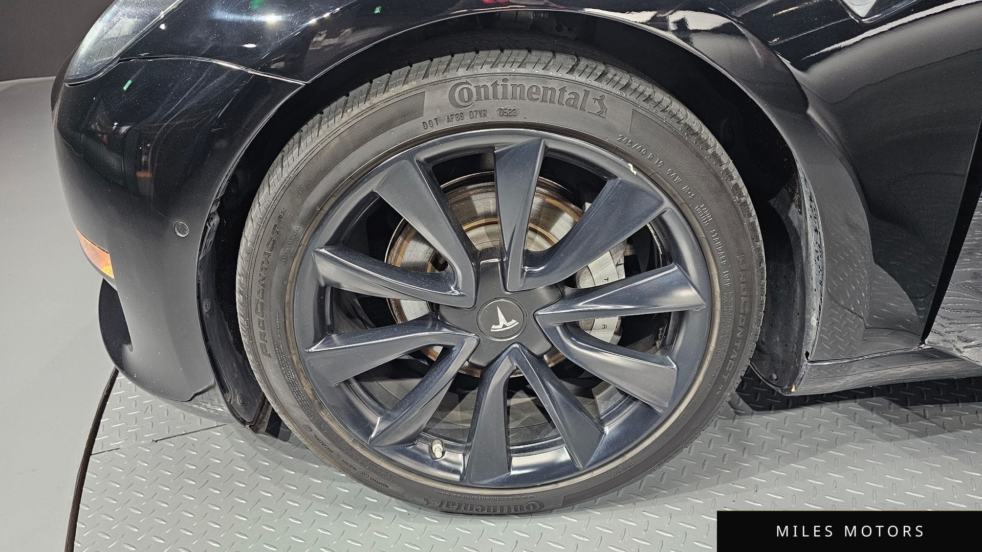 Tesla Model 3 2020 — миниатюра 5