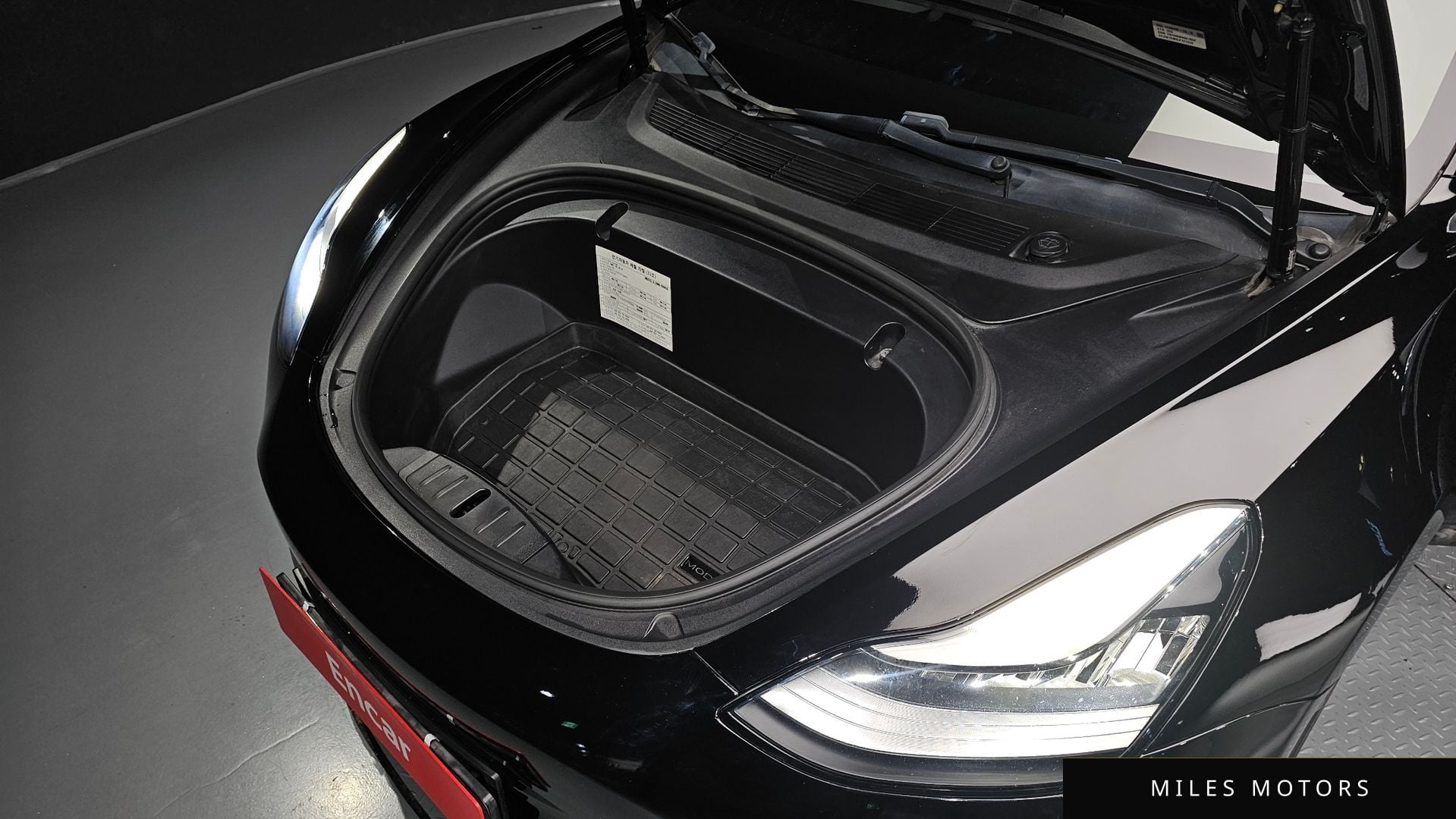 Tesla Model 3 2020 — миниатюра 6