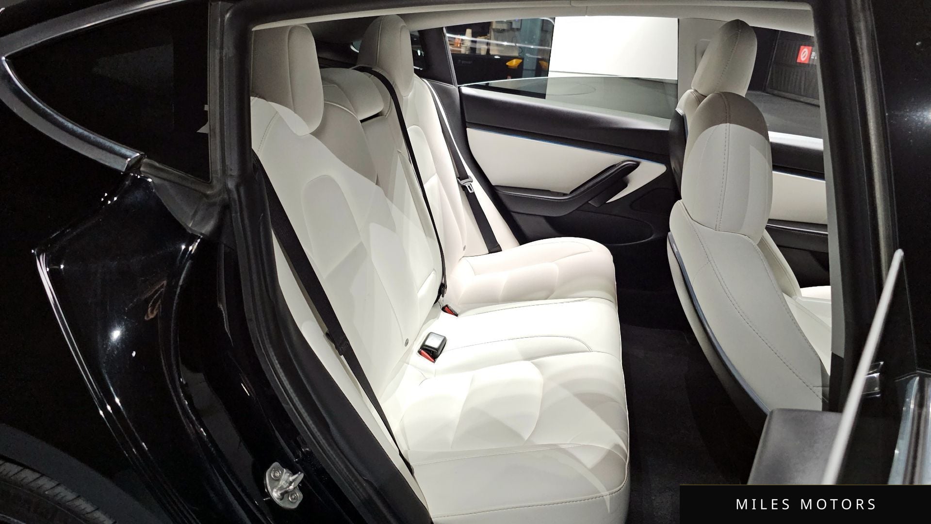 Tesla Model 3 2020 — миниатюра 11