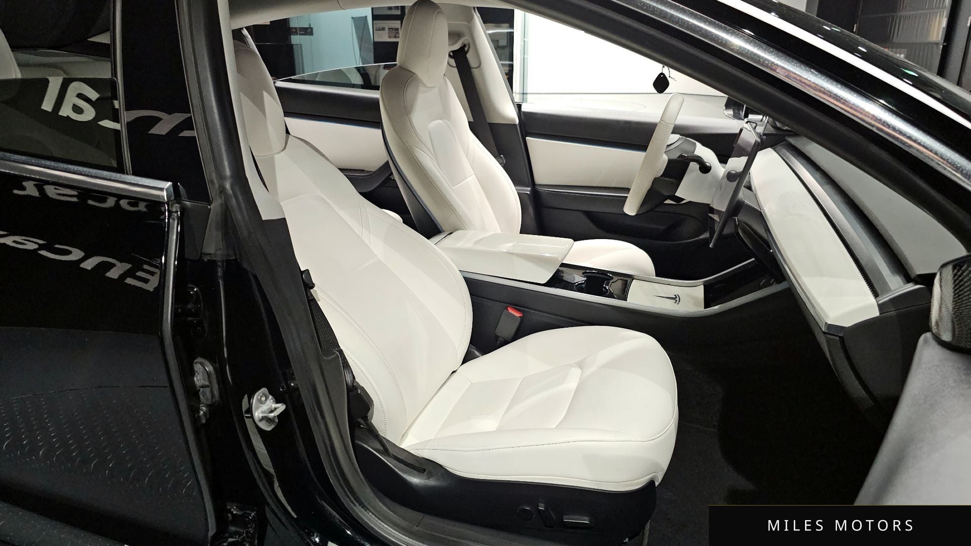 Tesla Model 3 2020 — миниатюра 12