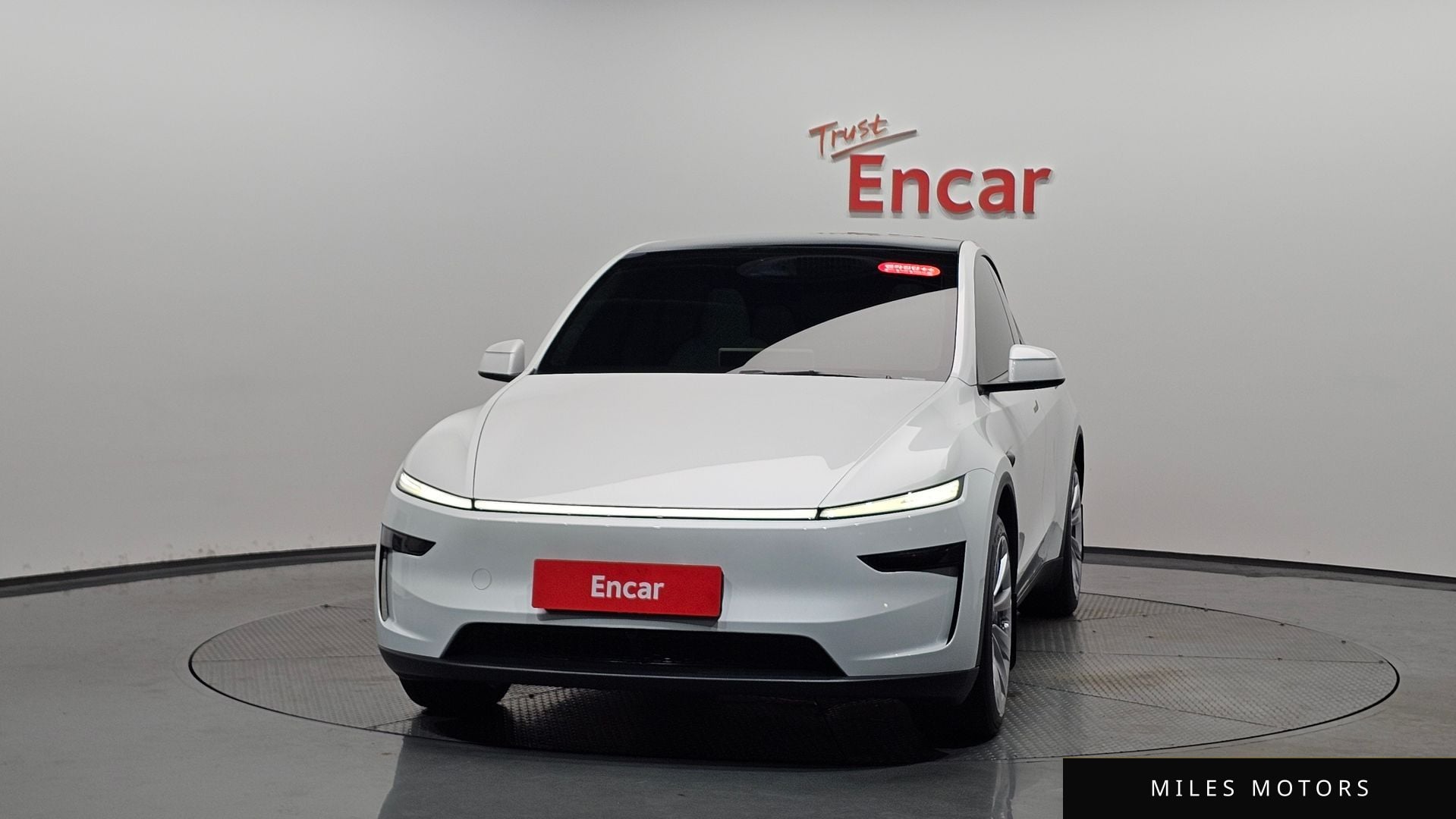 Tesla Model Y 2025 — миниатюра 2