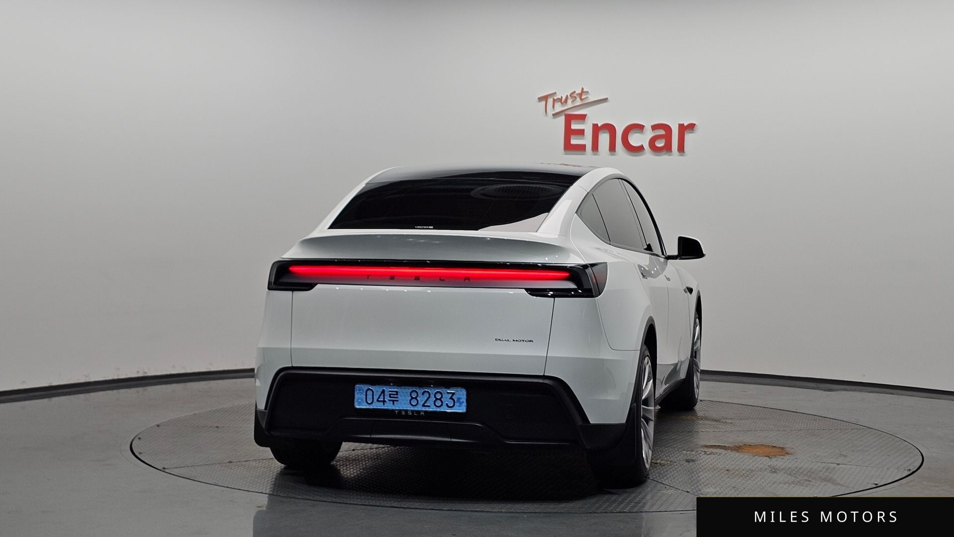 Tesla Model Y 2025 — миниатюра 3