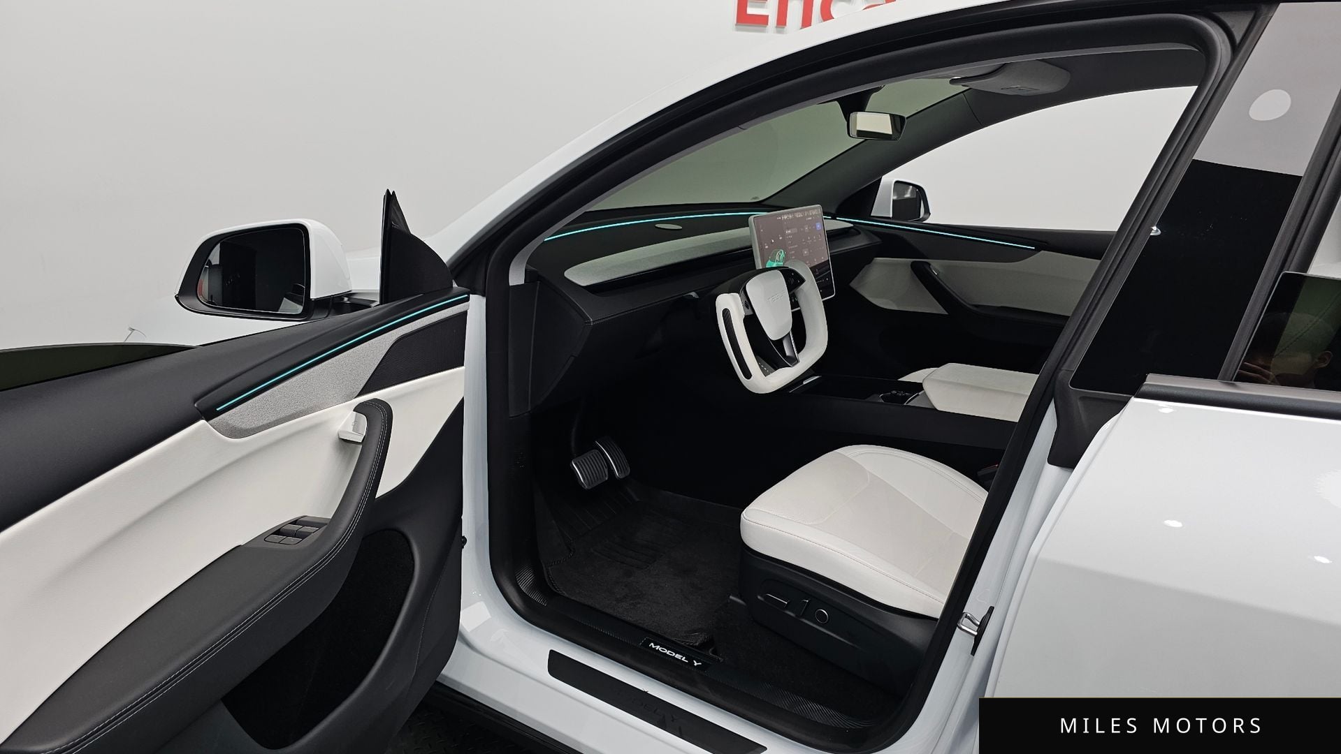 Tesla Model Y 2025 — миниатюра 12