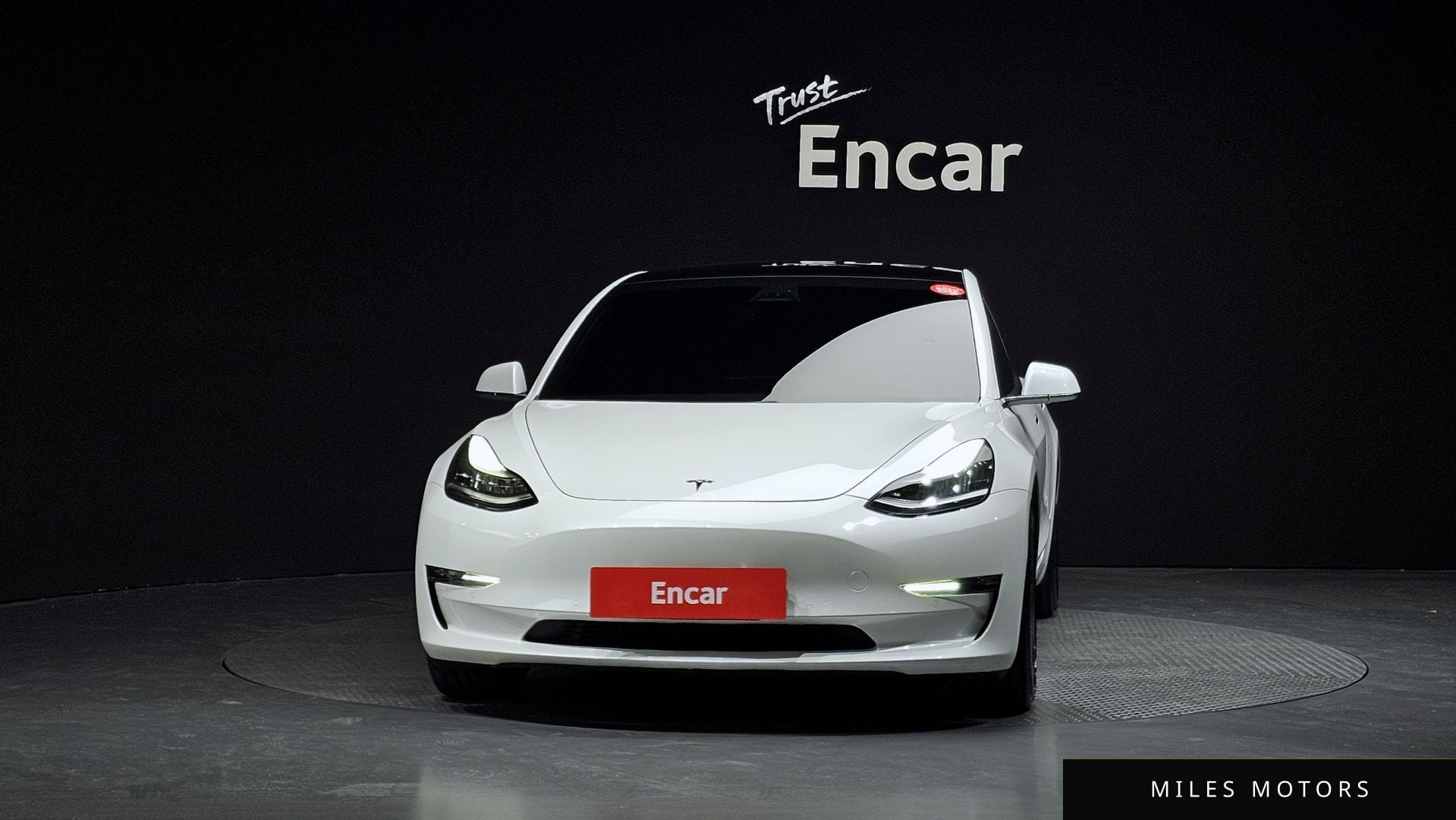 Tesla Model 3 2020 — миниатюра 3