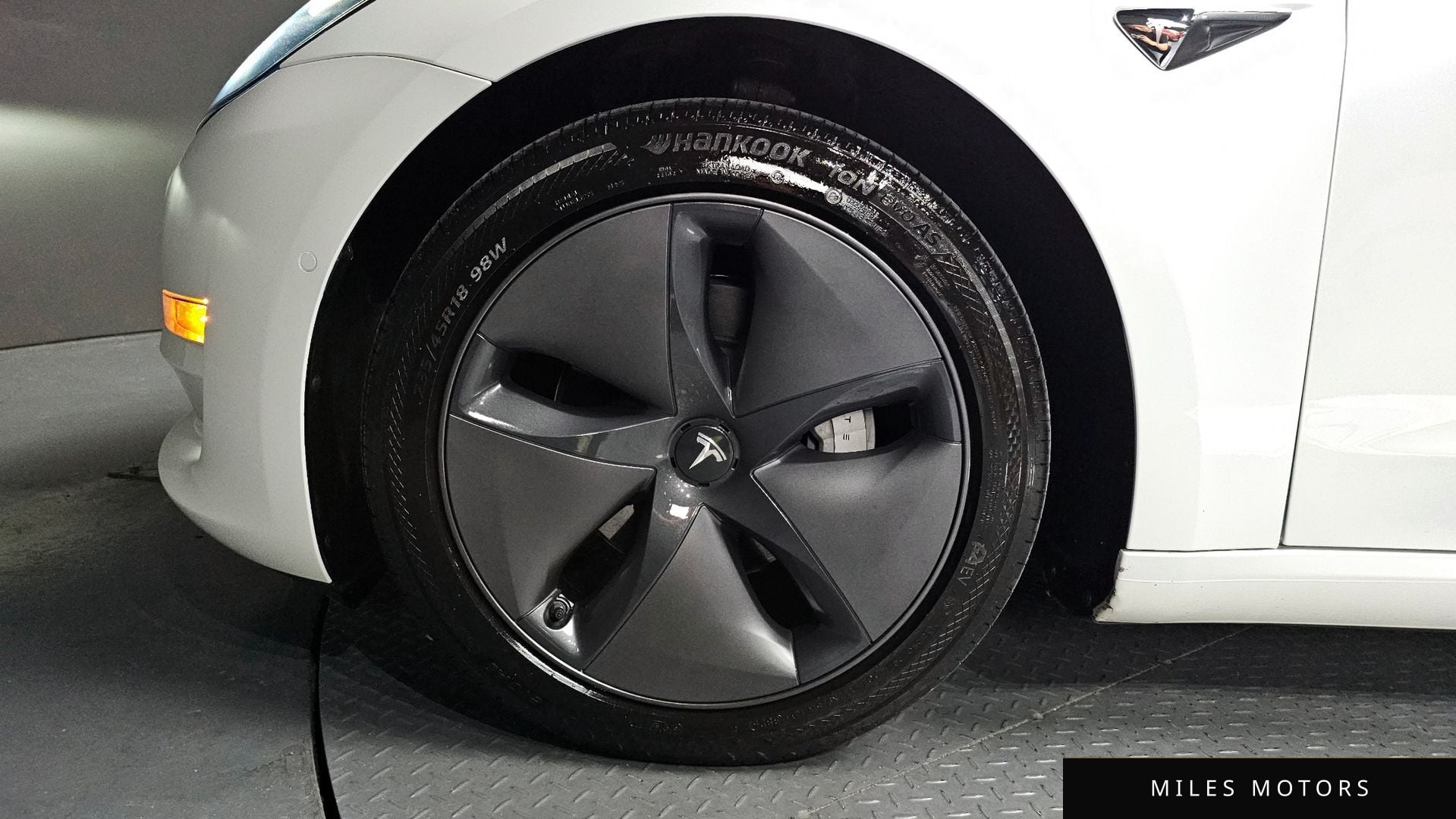 Tesla Model 3 2020 — миниатюра 5