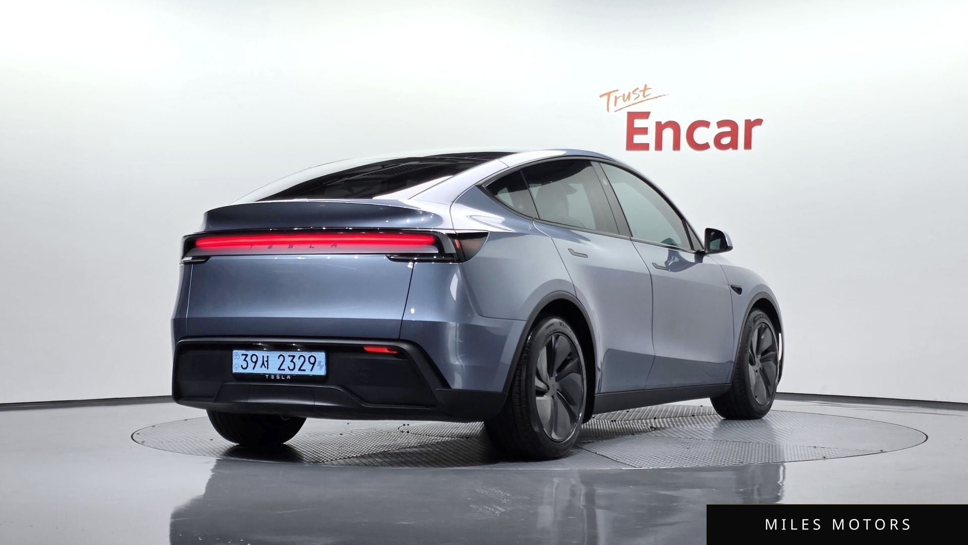 Tesla Model Y 2025 — фото 1 из 12