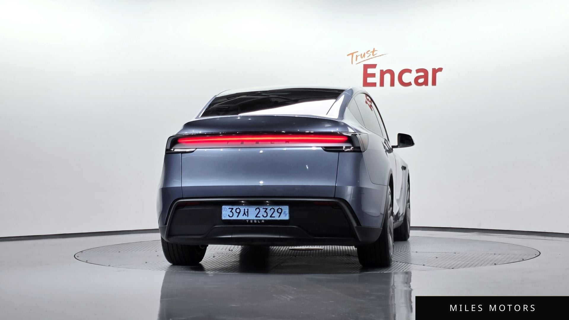 Tesla Model Y 2025 — миниатюра 3