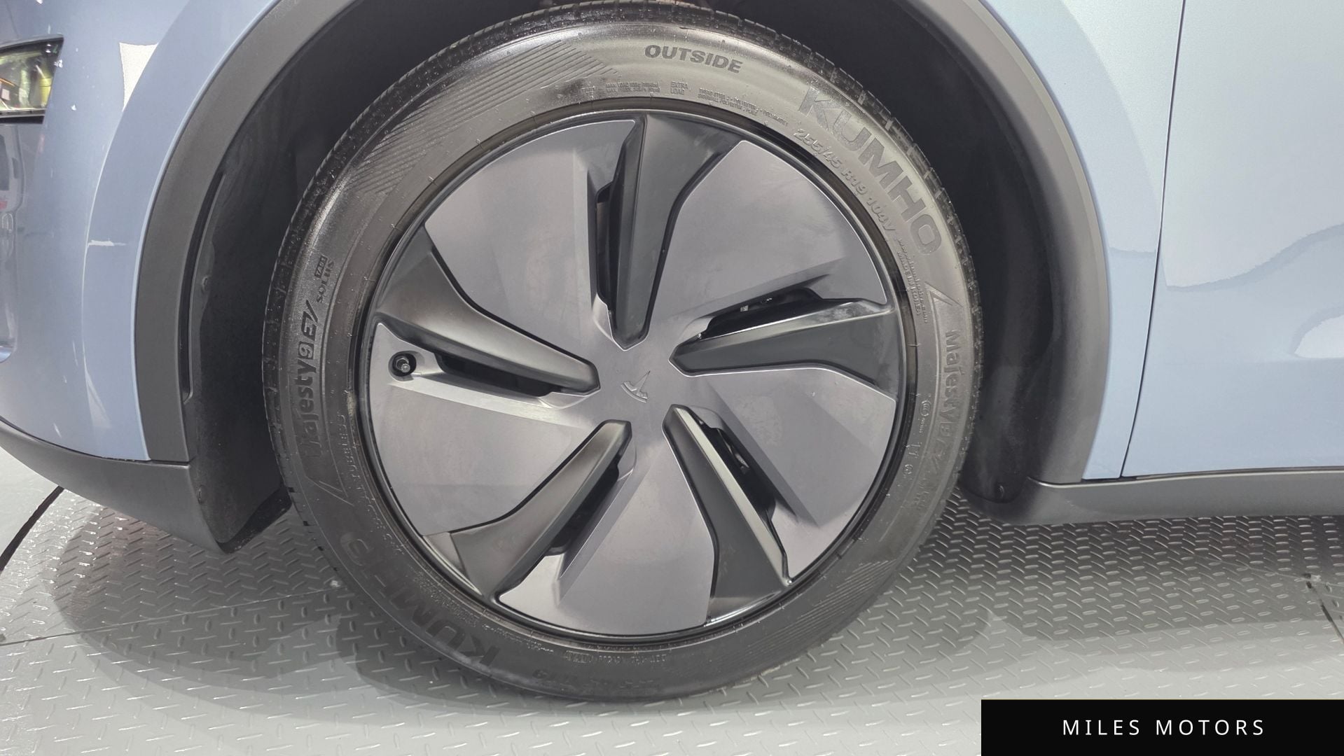 Tesla Model Y 2025 — миниатюра 4