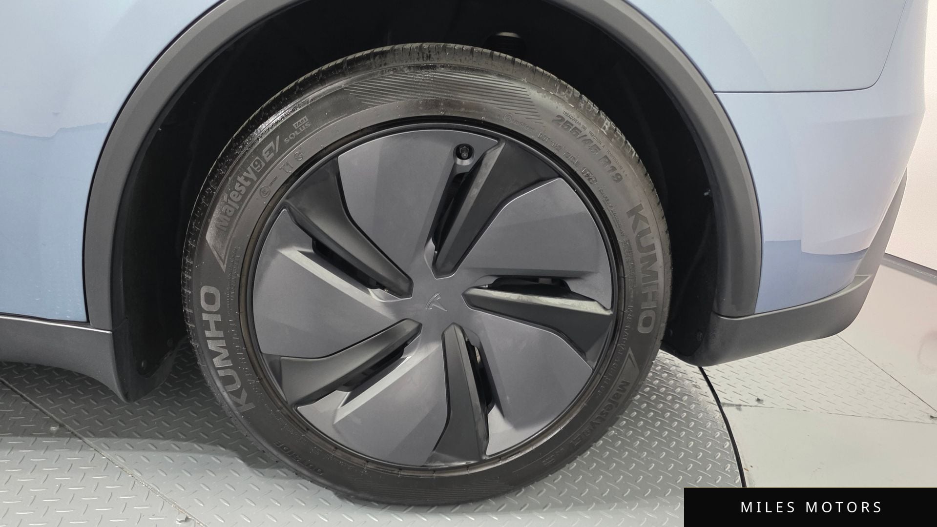 Tesla Model Y 2025 — миниатюра 6