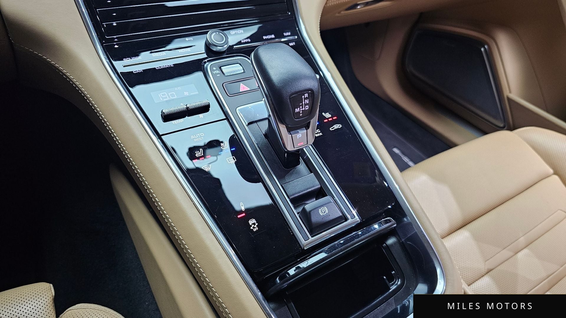 Porsche Panamera 2021 — миниатюра 9