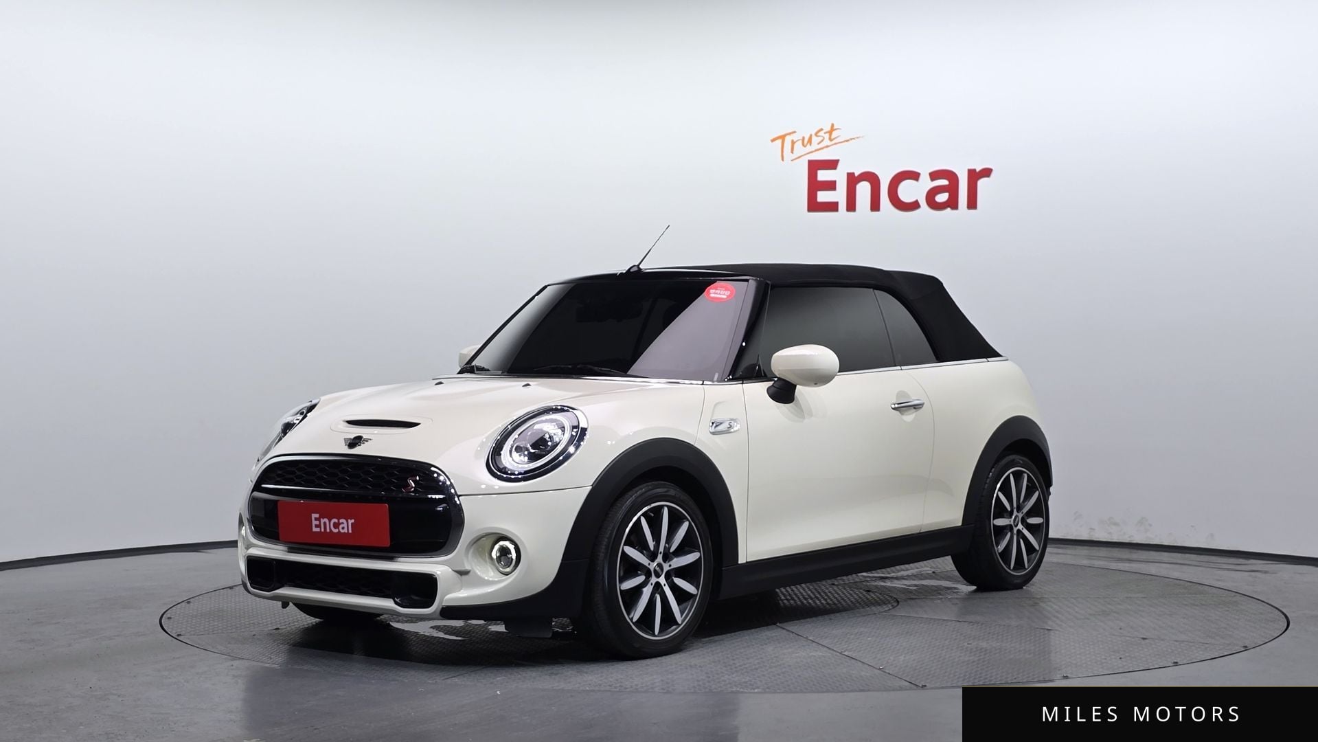MINI Cooper Convertible 2020 — фото 1 из 12