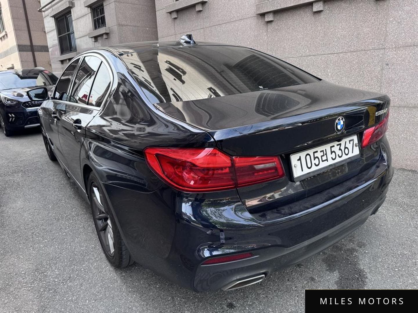 BMW 5 Series (G30) 2020 — миниатюра 5