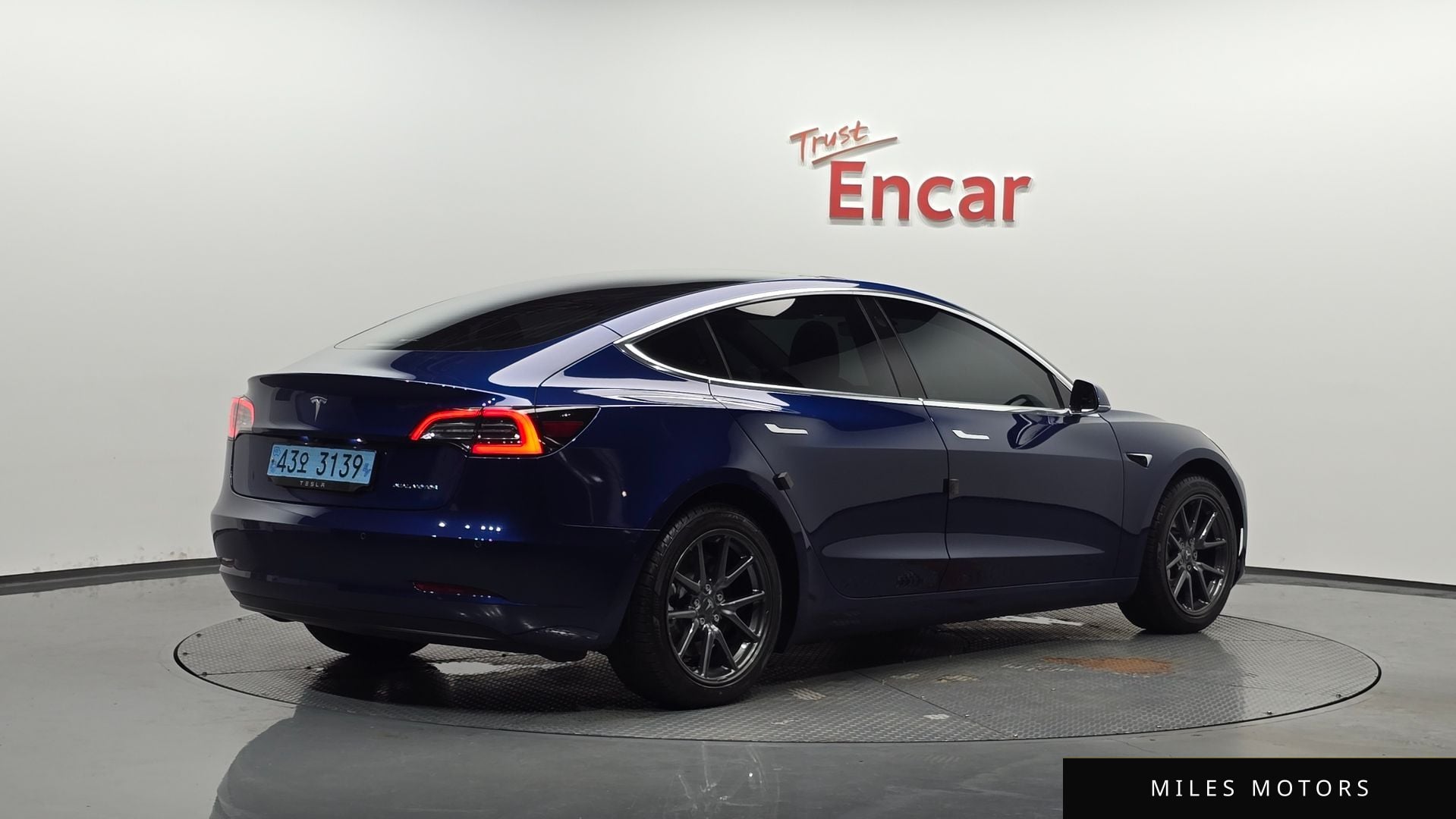 Tesla Model 3 2020 — миниатюра 2