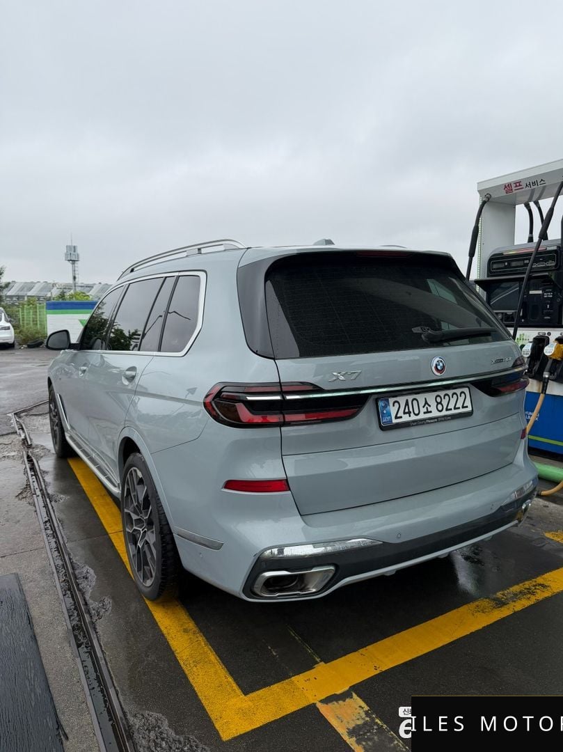 BMW X7 (G07) 2025 — миниатюра 2