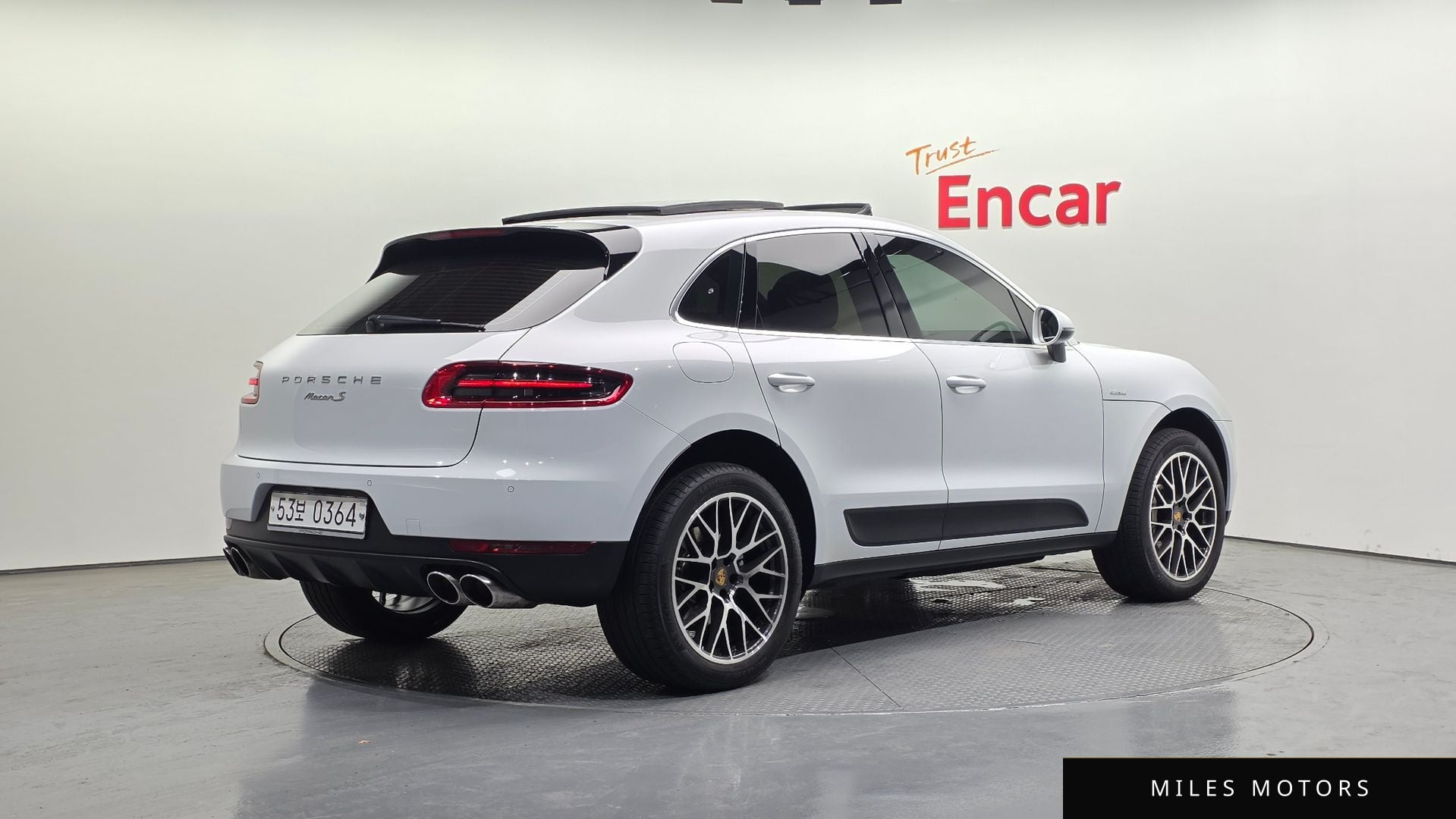 Porsche Macan 2017 — миниатюра 2