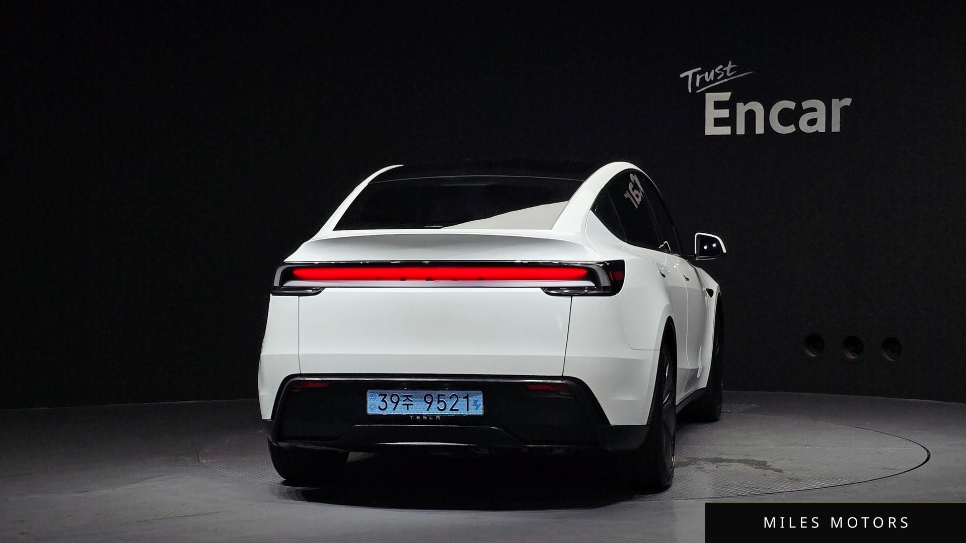 Tesla Model Y 2025 — миниатюра 4