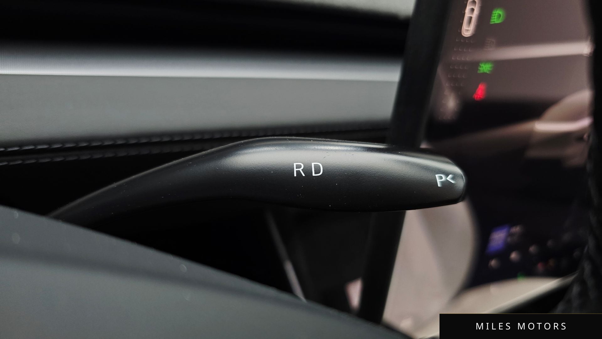 Tesla Model Y 2025 — миниатюра 12