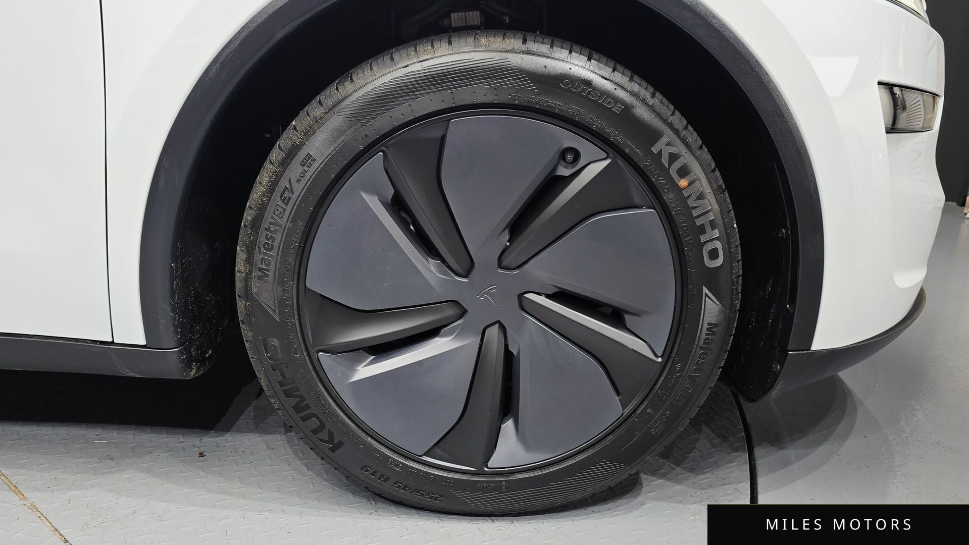Tesla Model Y 2025 — миниатюра 7